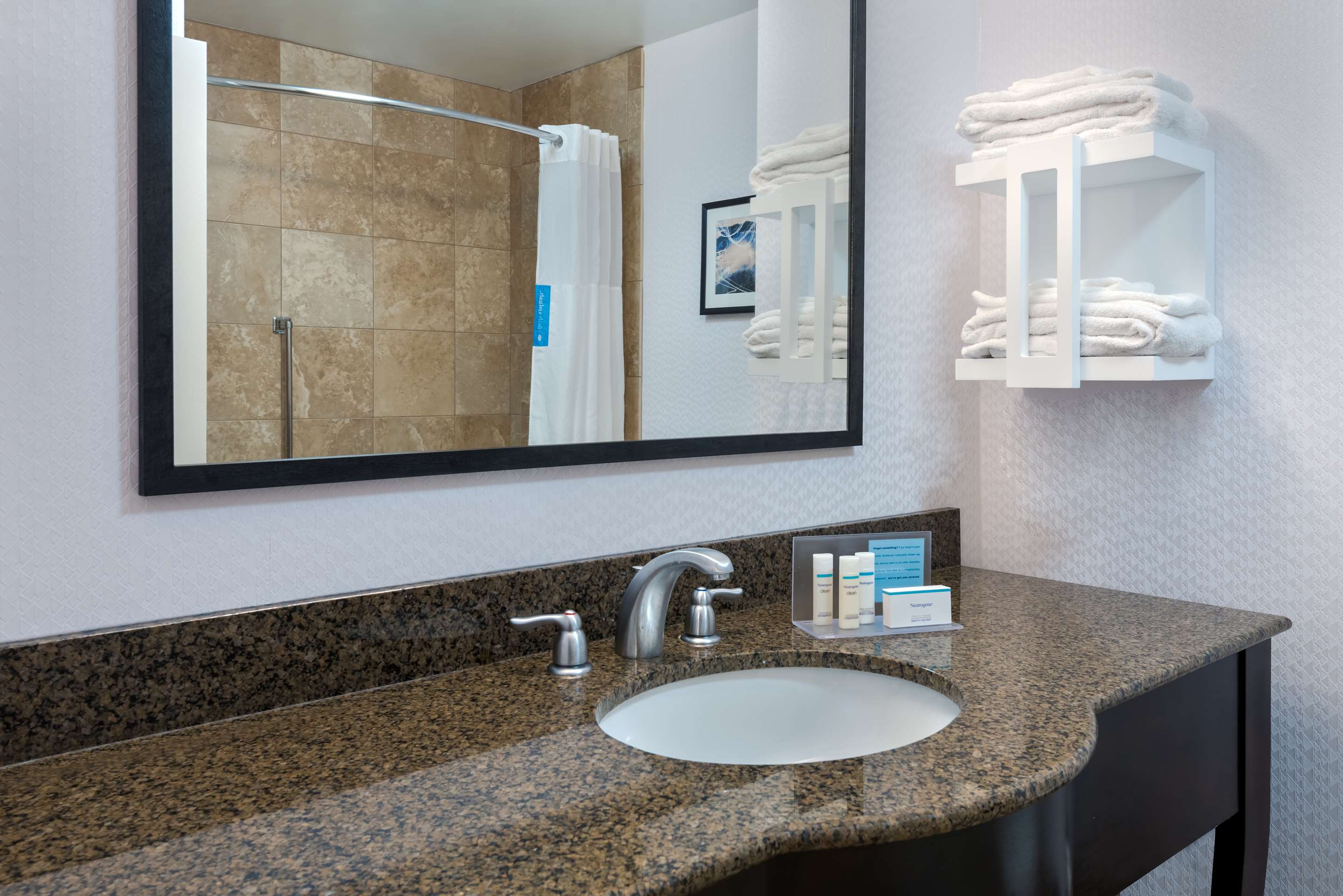 Guest room bath
