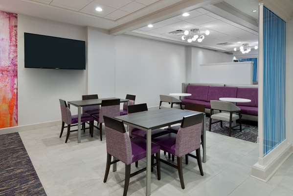 Restaurant - Hampton Inn & Suites Downtown Buffalo