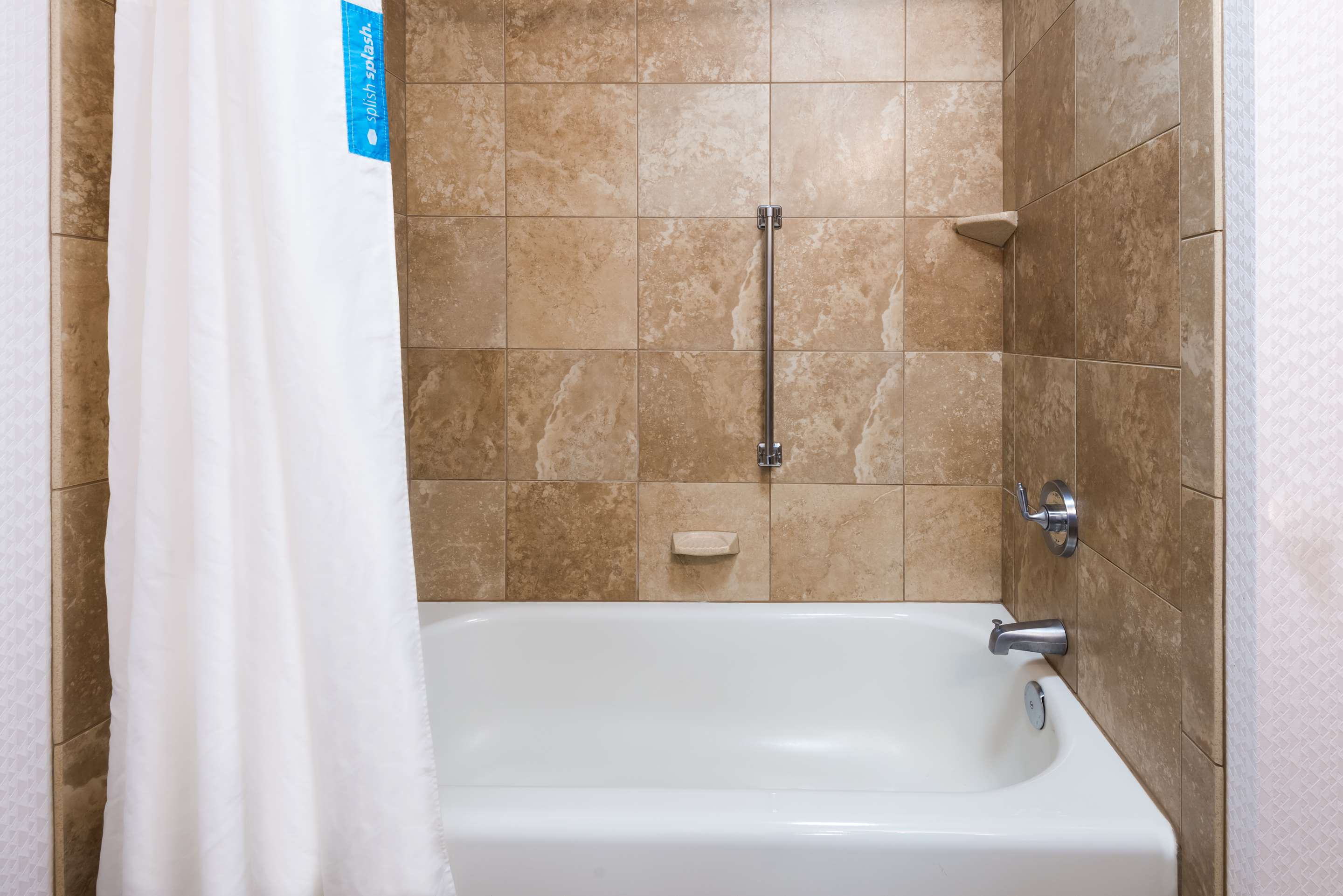 Guest room bath