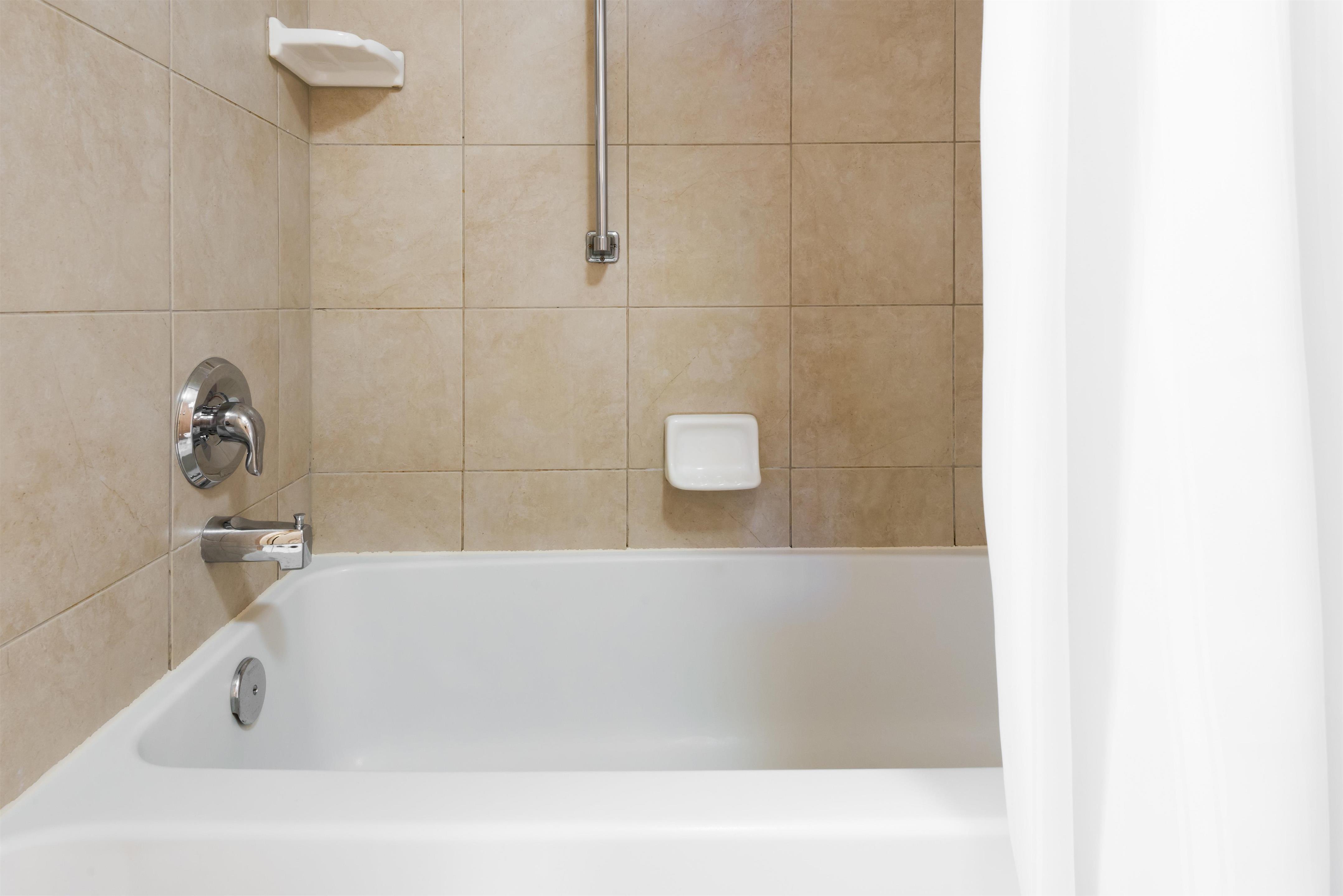 Guest room bath