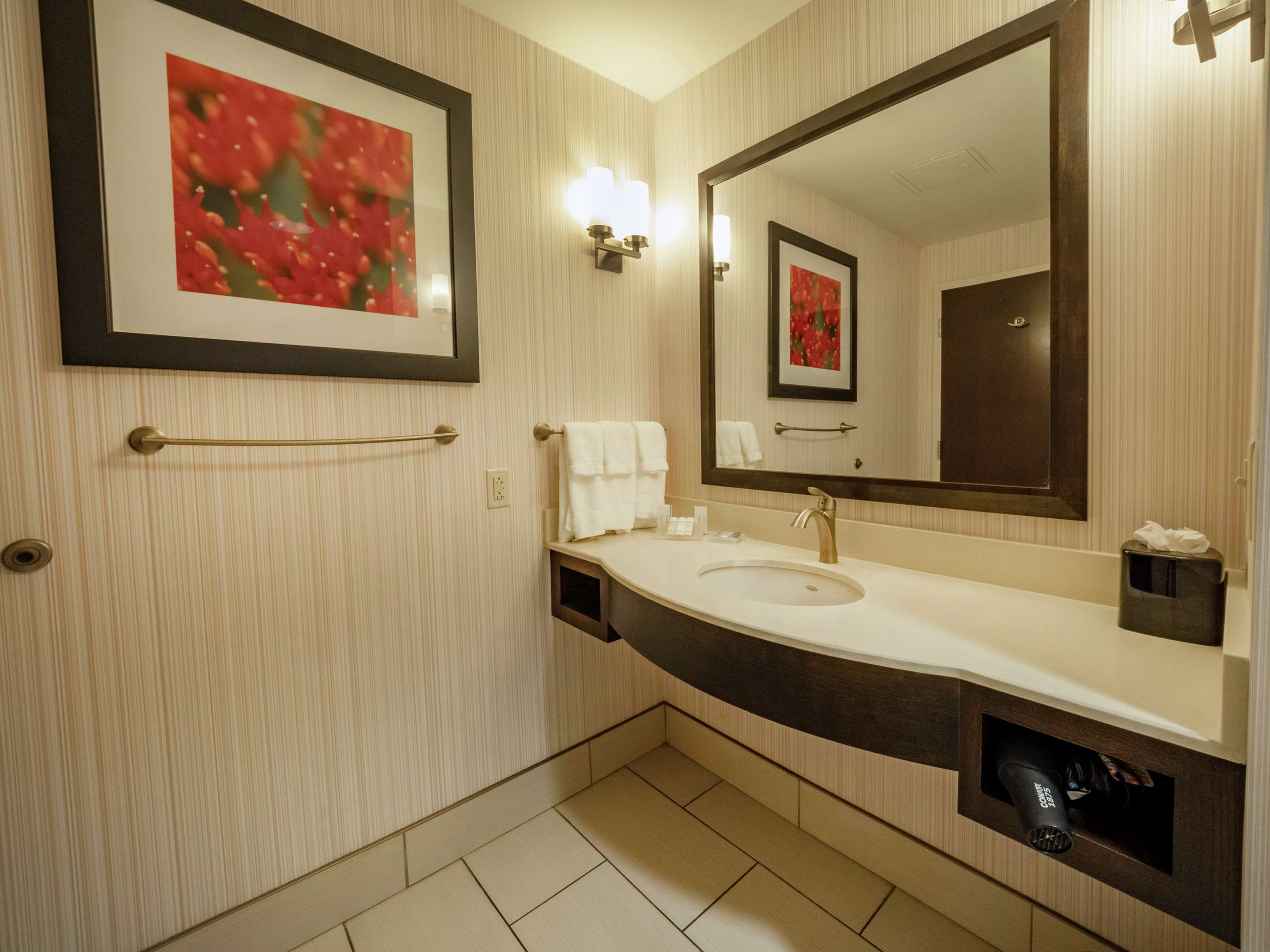 Guest room bath