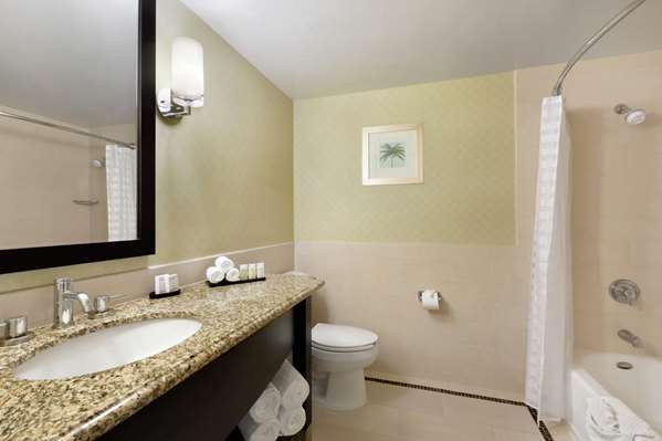  - Embassy Suites Glendale - CA 134, Exit 7