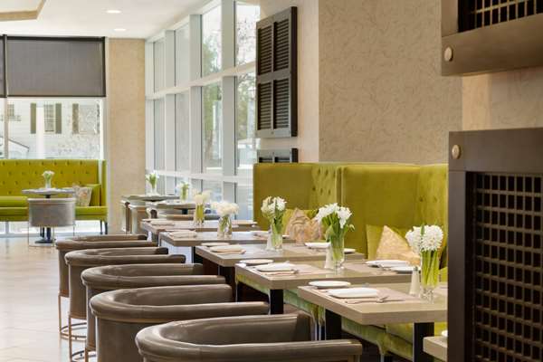 Restaurant - Embassy Suites Glendale - CA 134, Exit 7