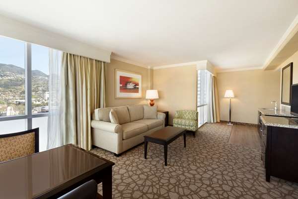  - Embassy Suites Glendale - CA 134, Exit 7
