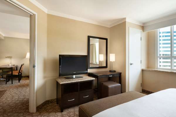  - Embassy Suites Glendale - CA 134, Exit 7