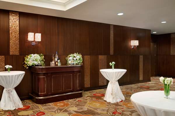  - Embassy Suites Glendale - CA 134, Exit 7