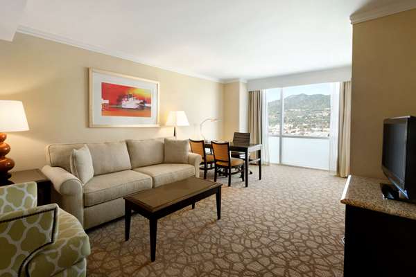  - Embassy Suites Glendale - CA 134, Exit 7