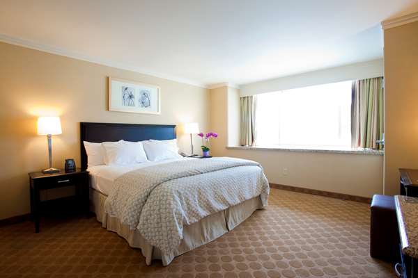  - Embassy Suites Glendale - CA 134, Exit 7