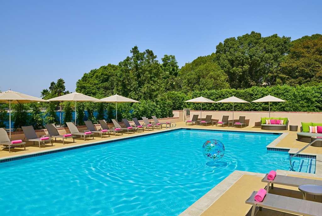 Hilton Los Angeles North-Glendale & Executive Meeting Center - Tap to explore photos