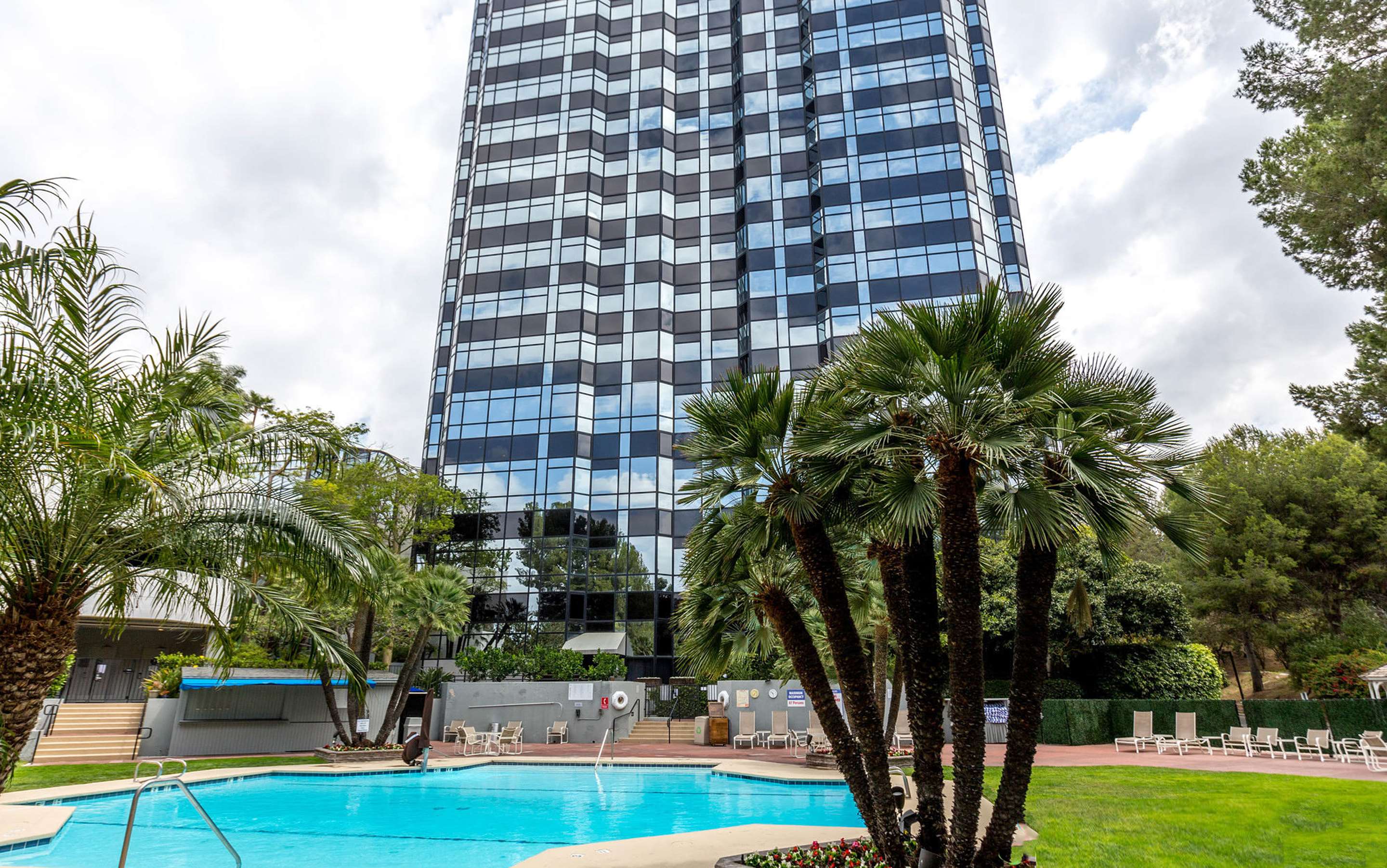 Pool | Hilton Los Angeles/Universal City