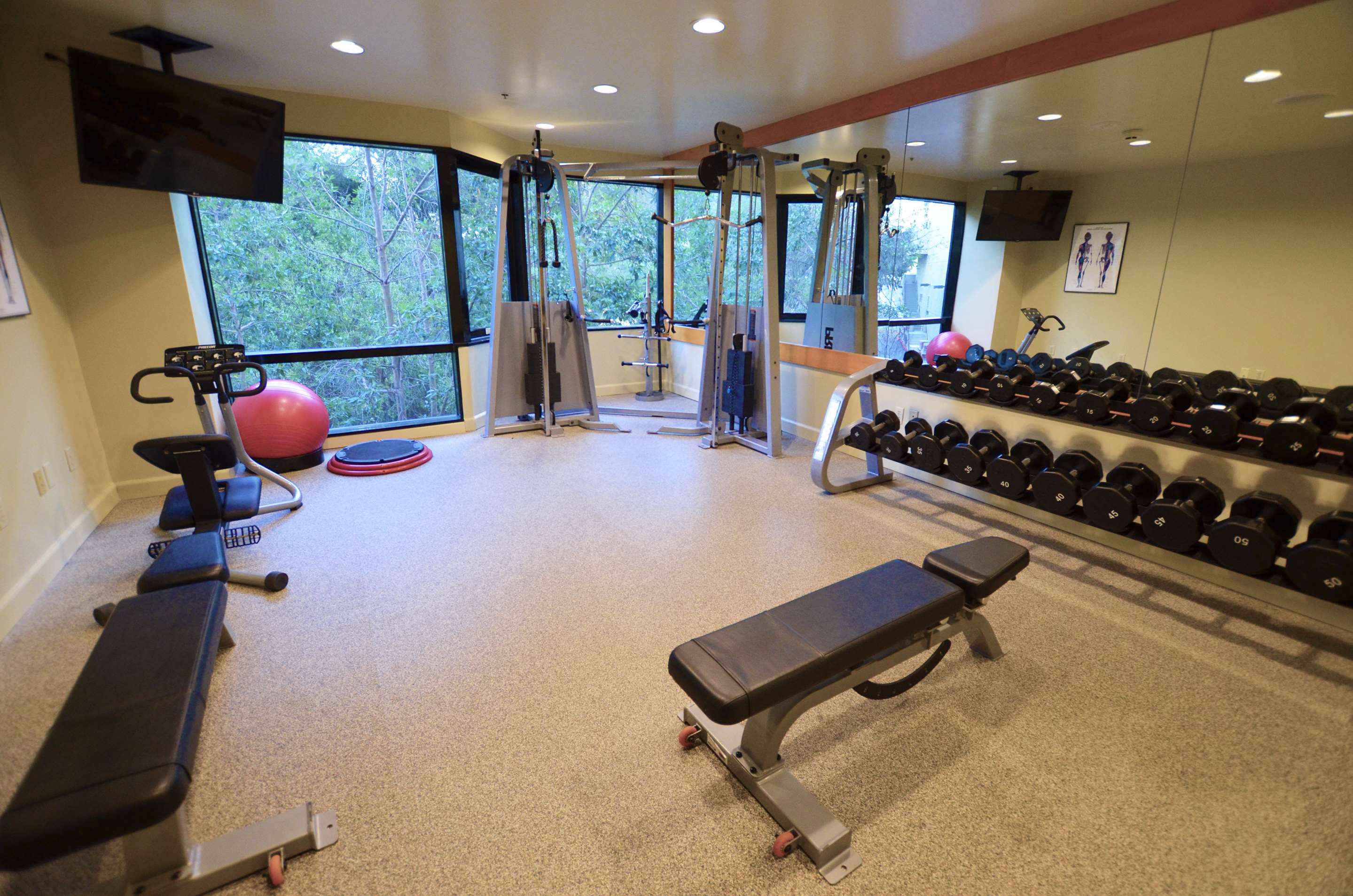 Health club fitness center gym | Hilton Los Angeles/Universal City