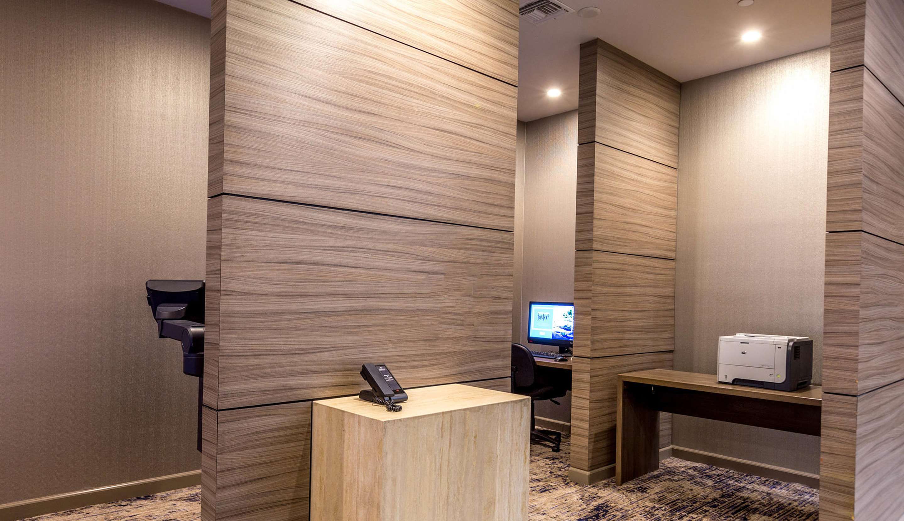 Business Center | Hilton Los Angeles/Universal City