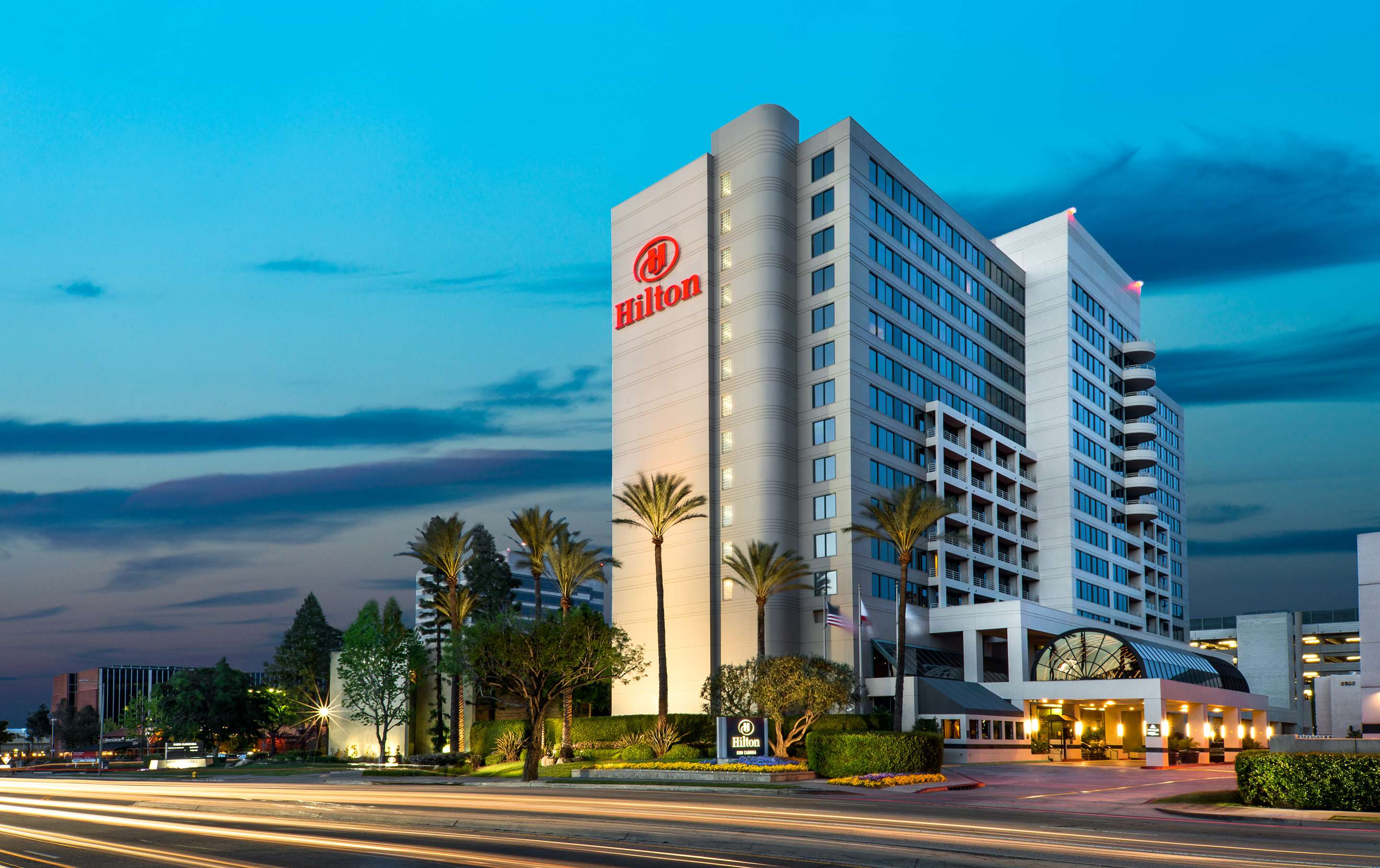 Exterior | Hilton Woodland Hills / Los Angeles