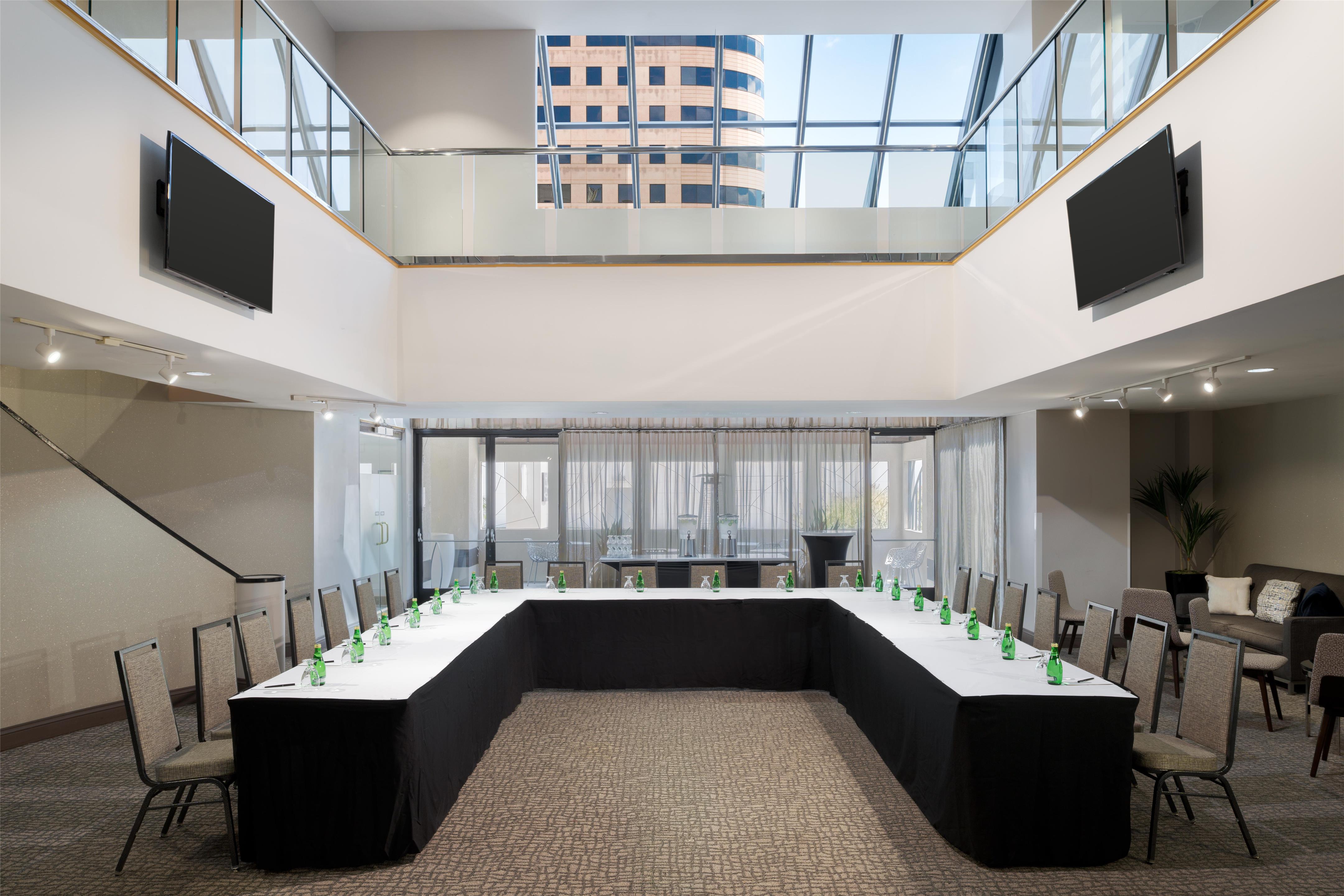 Meeting Room | Hilton Woodland Hills / Los Angeles