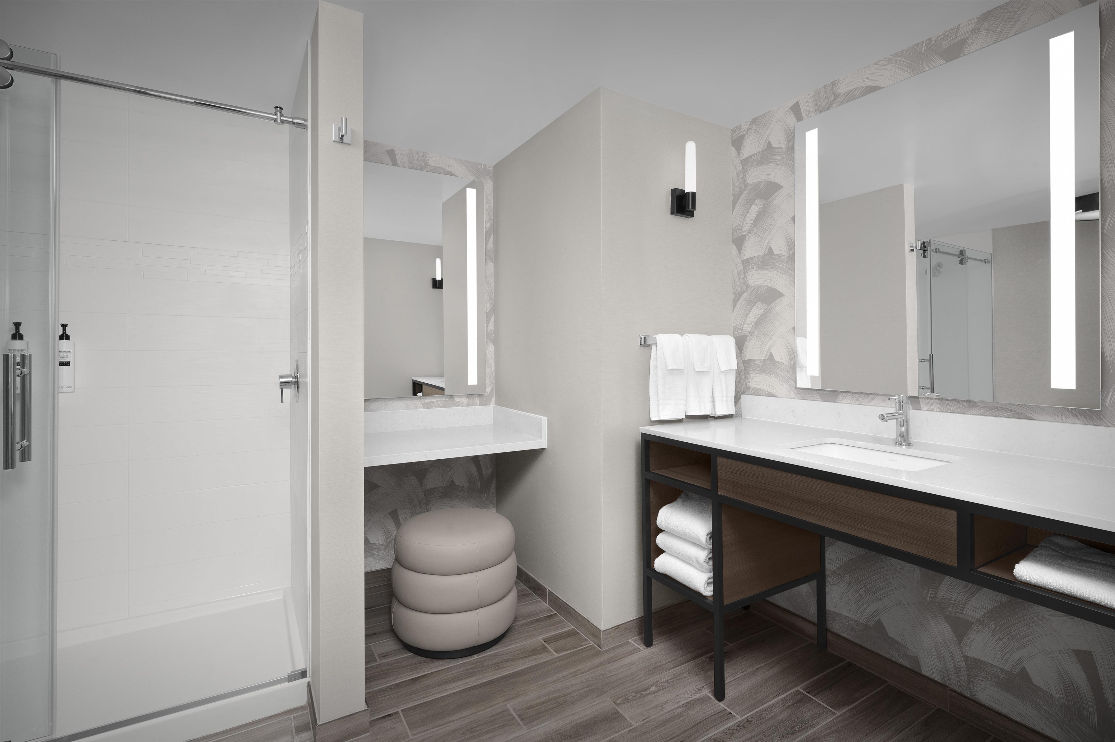 Guest room bath