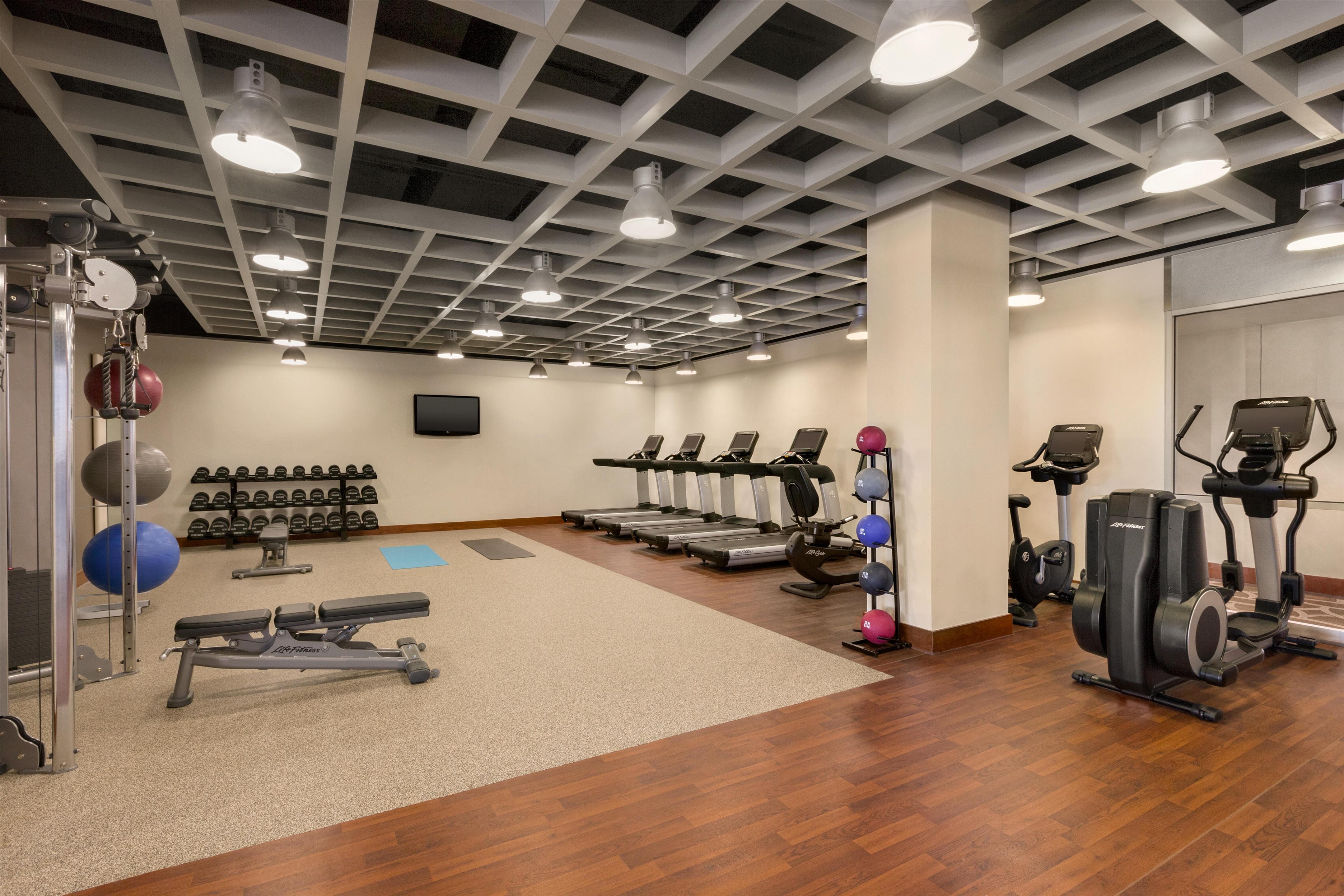 Health club fitness center gym | Hilton Baltimore BWI Airport