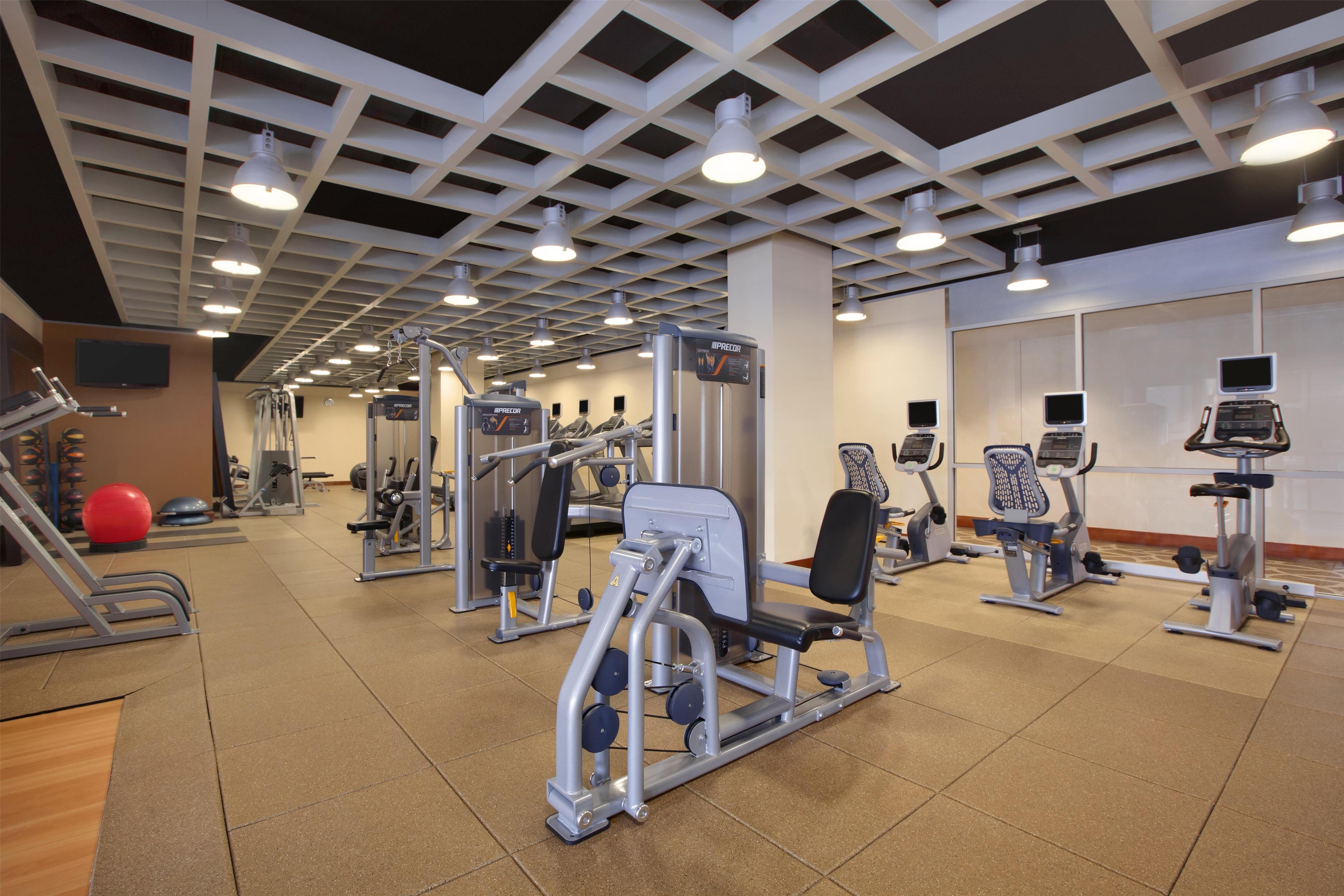 Health club fitness center gym | Hilton Baltimore BWI Airport