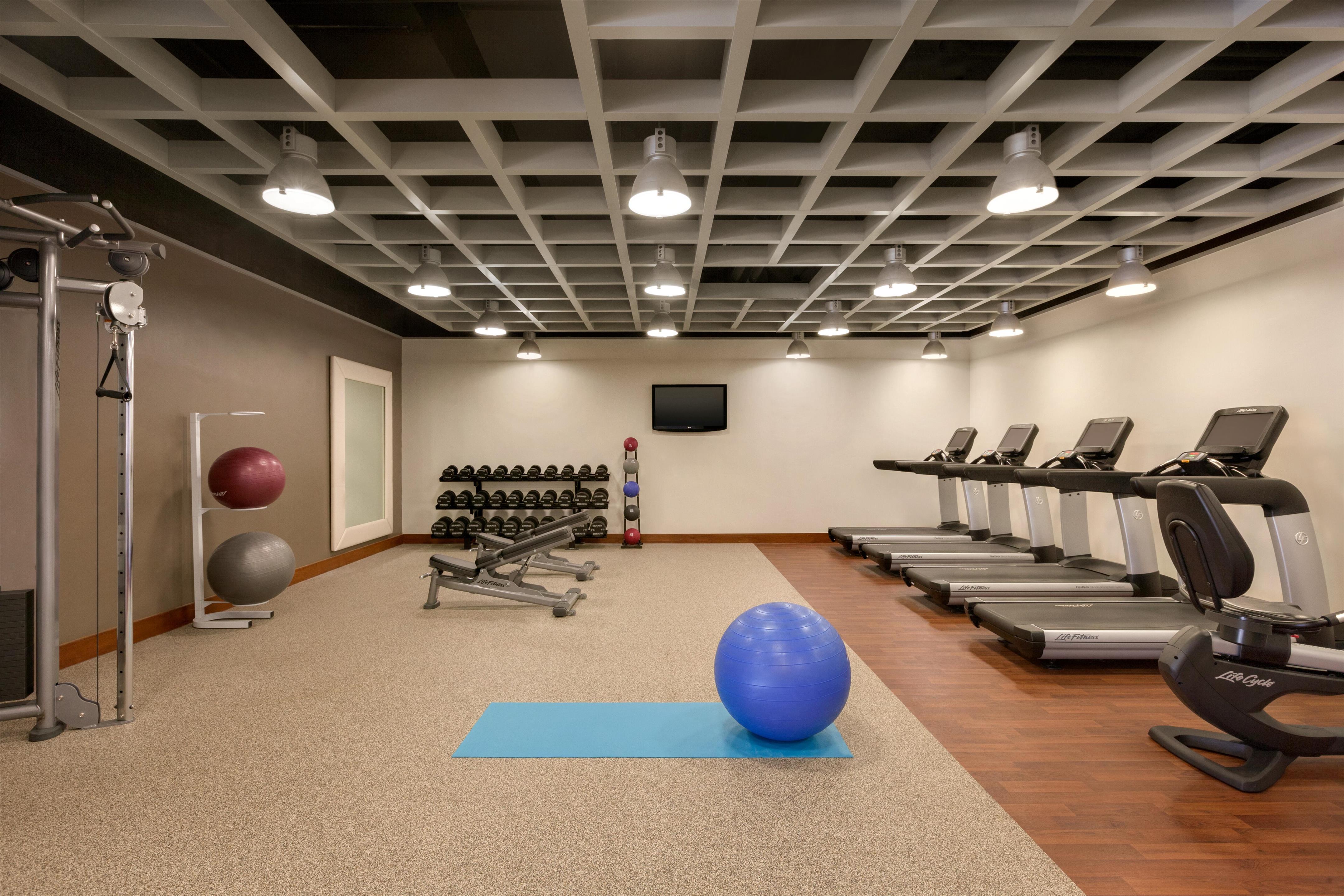 Health club fitness center gym | Hilton Baltimore BWI Airport
