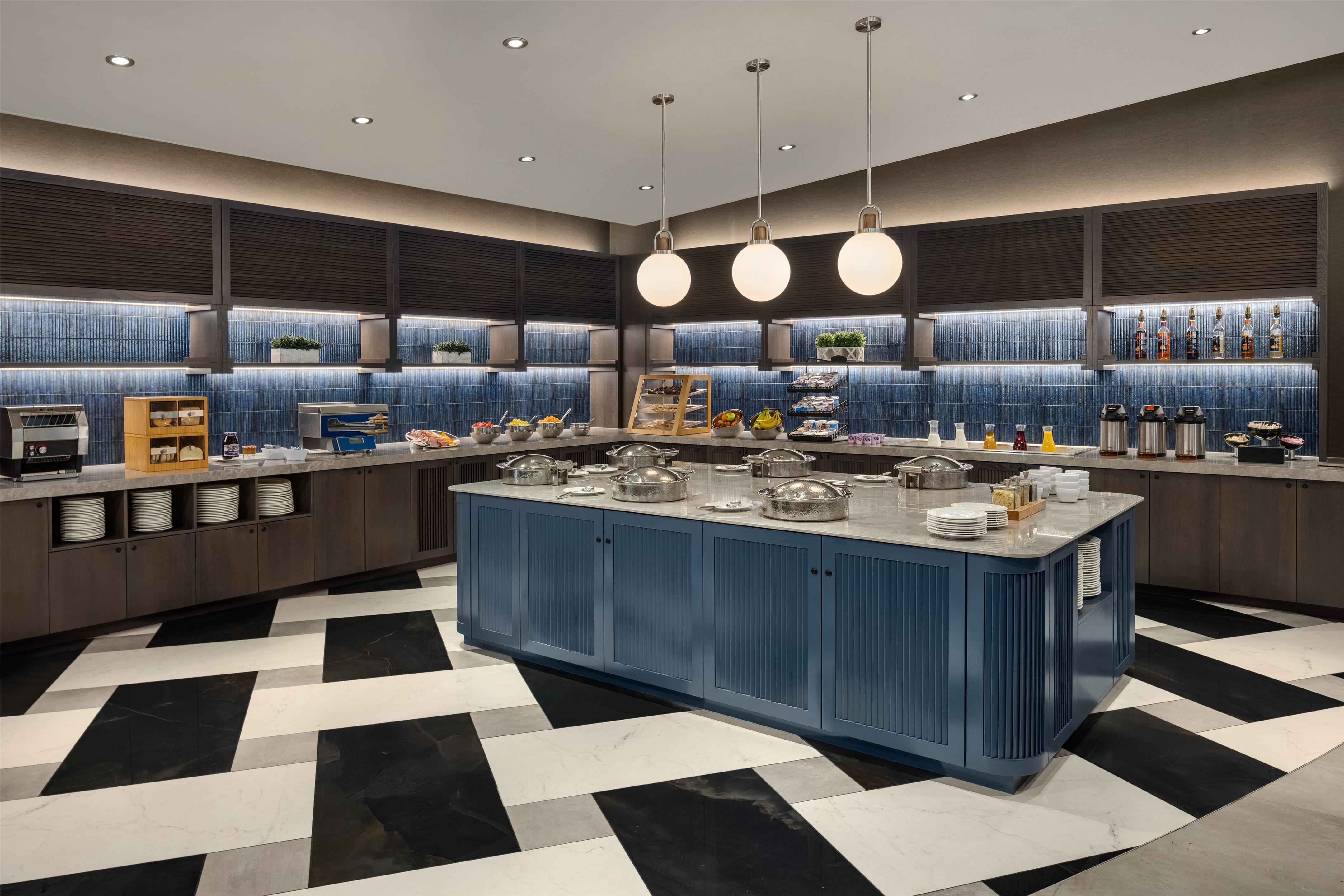 Breakfast Area | Hilton Baltimore BWI Airport