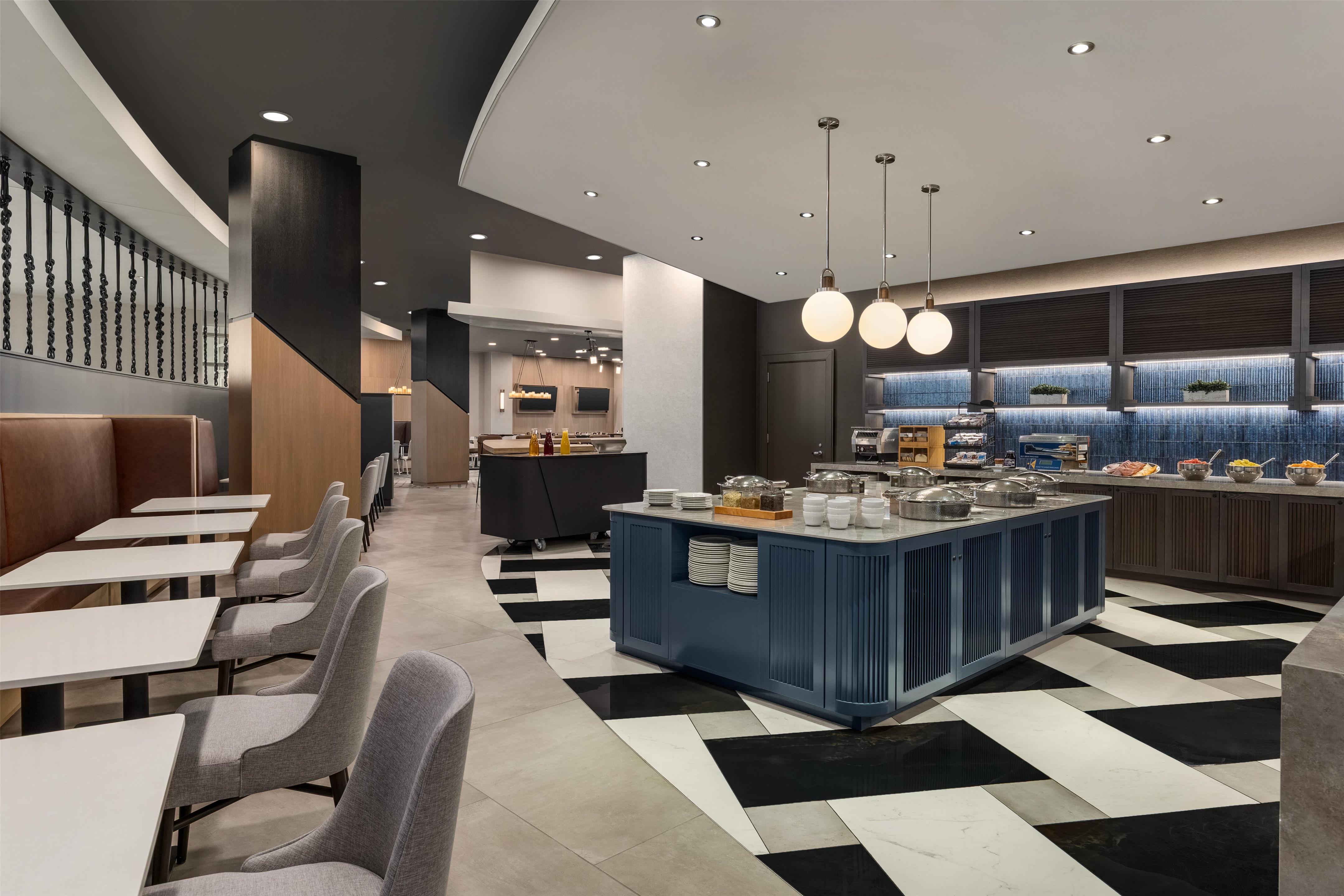 Breakfast Area | Hilton Baltimore BWI Airport