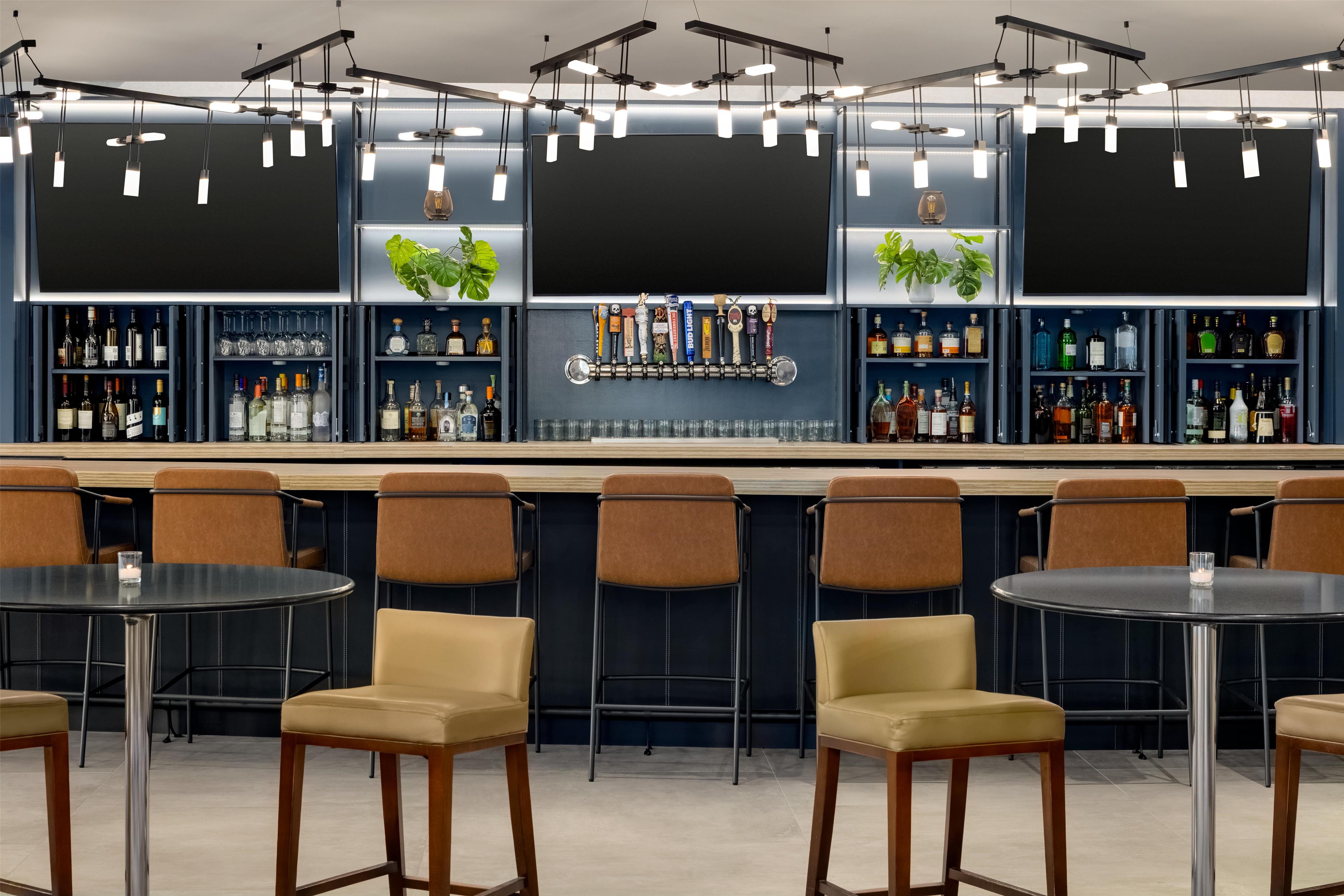 BarLounge | Hilton Baltimore BWI Airport
