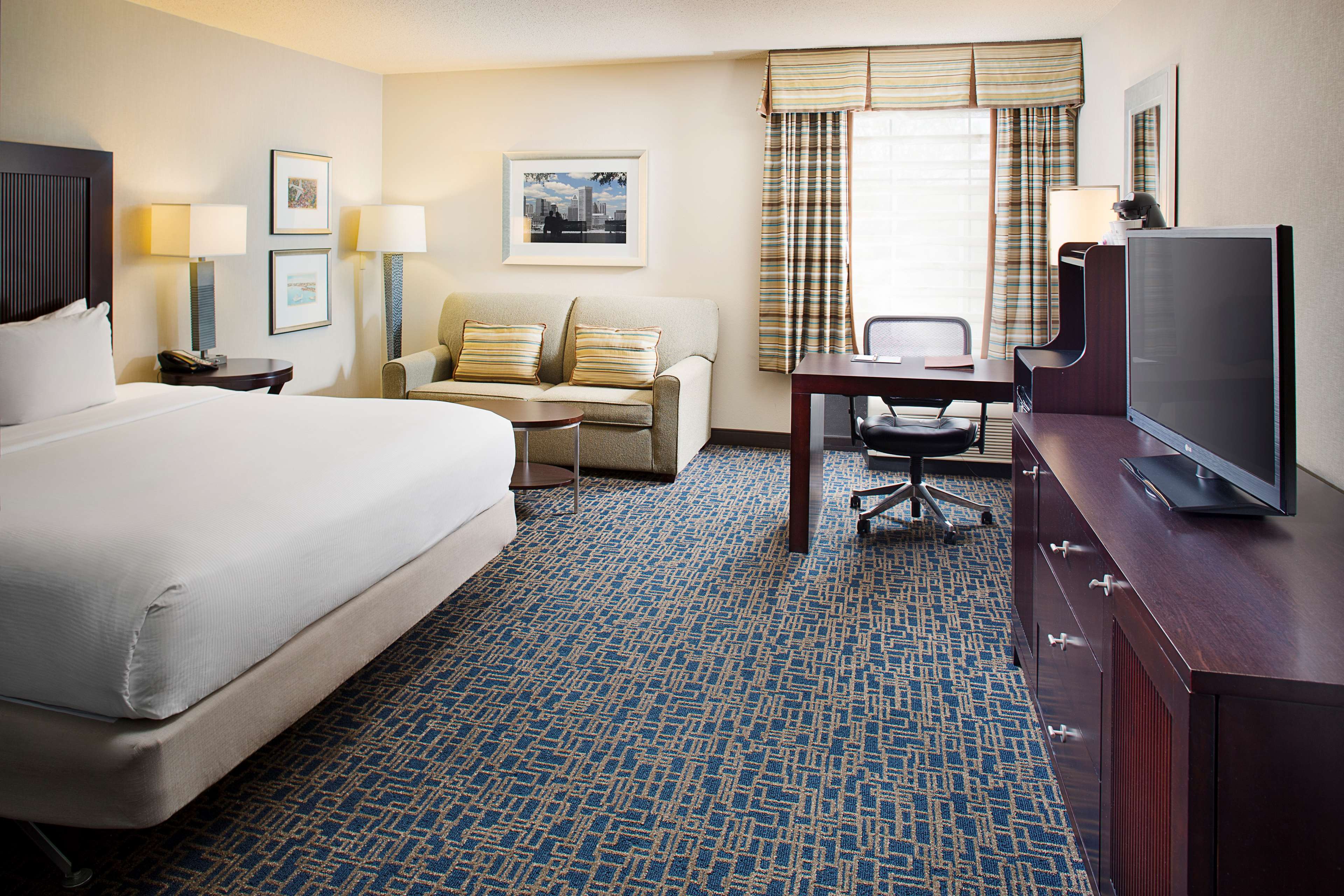 DoubleTree Hotel Baltimore - BWI Airport Room Type - 1 KING TREAT SELF AMENITY