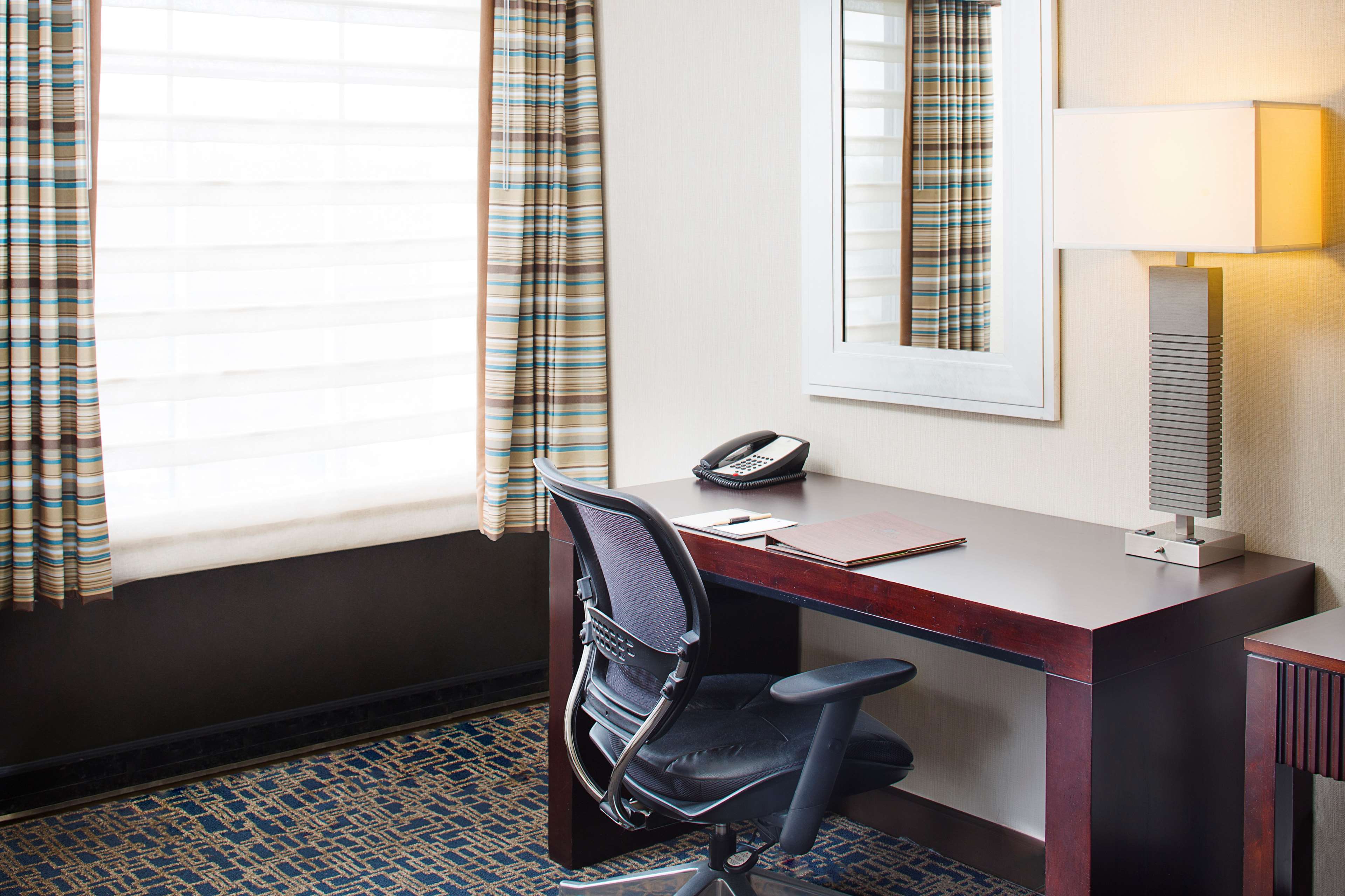 DoubleTree Hotel Baltimore - BWI Airport Room Type - 1 KG ACC RI SHWR NO SMOK