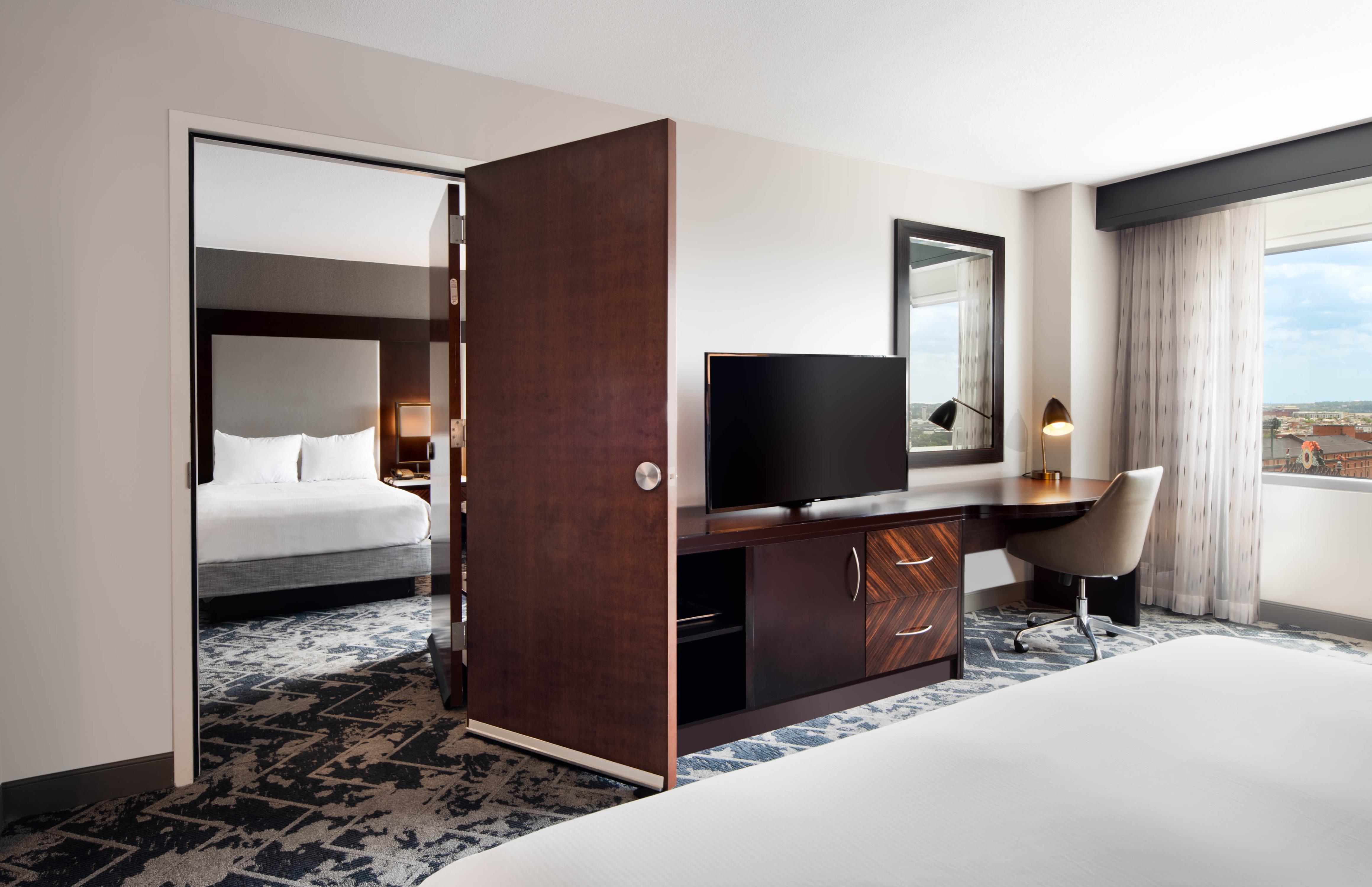 Hilton Baltimore Room Type - 1 KING BED GUEST ROOM