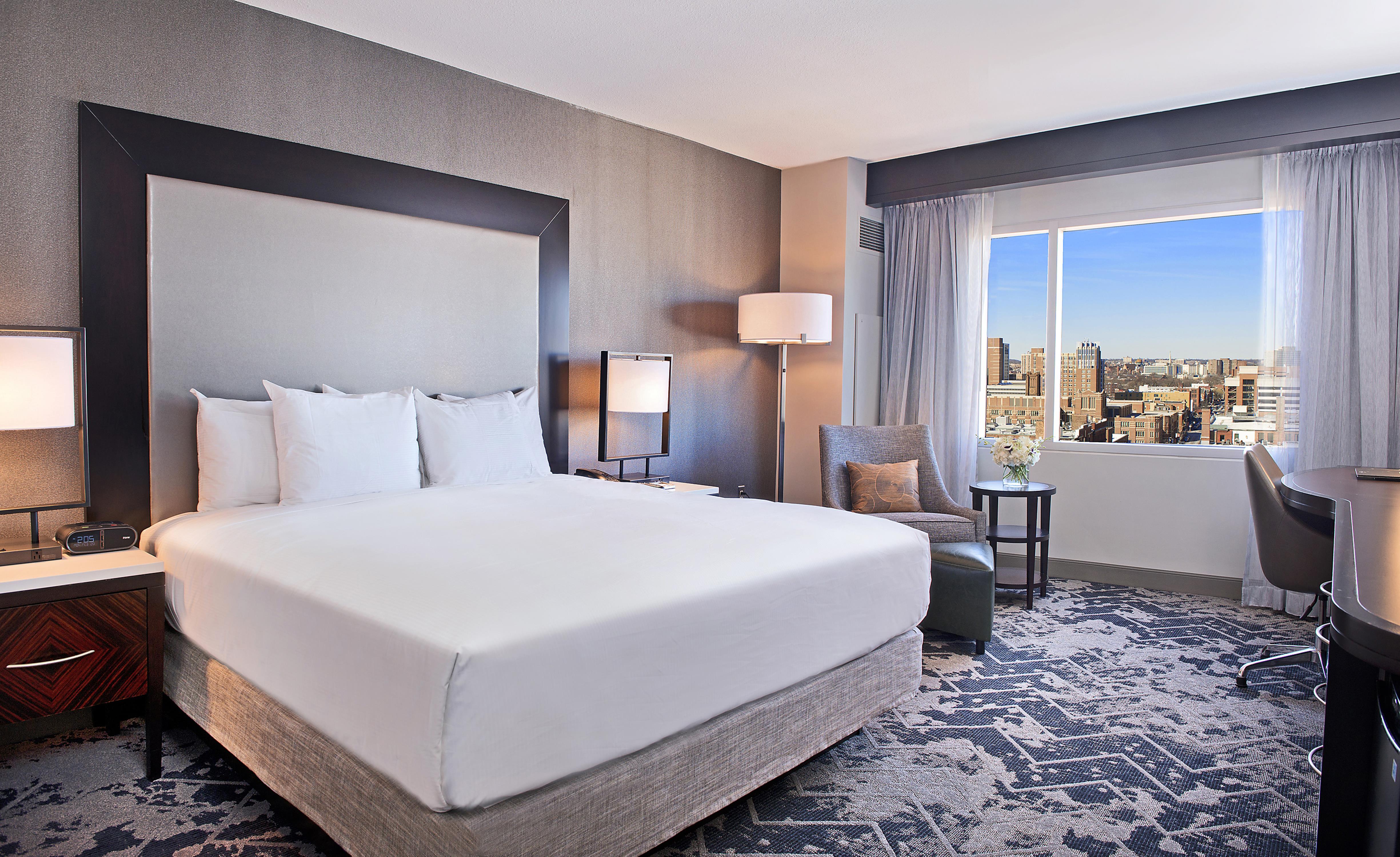 Hilton Baltimore Room Type - 1 KING ACC W  BATHTUB