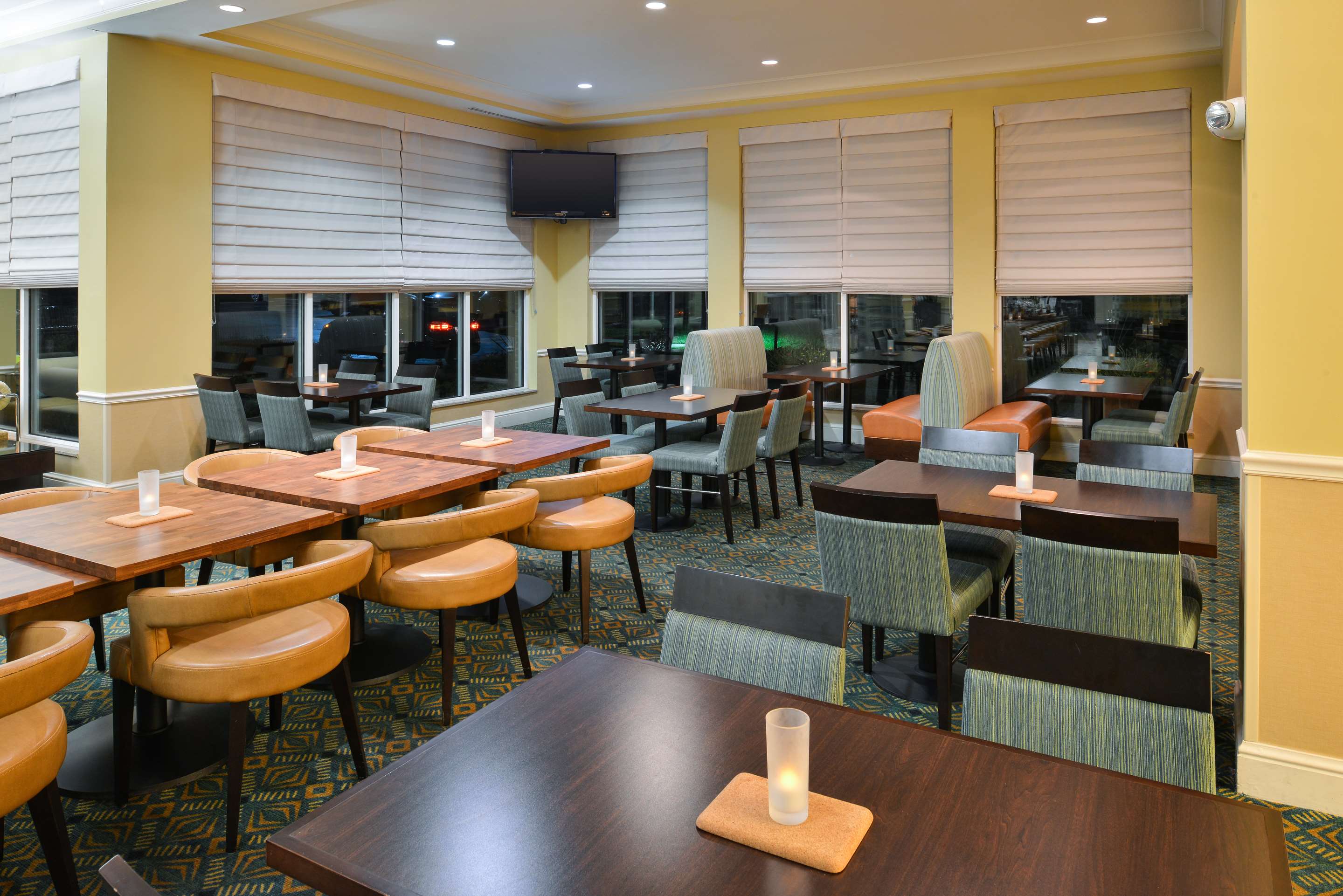 Restaurant | Hilton Garden Inn Columbia