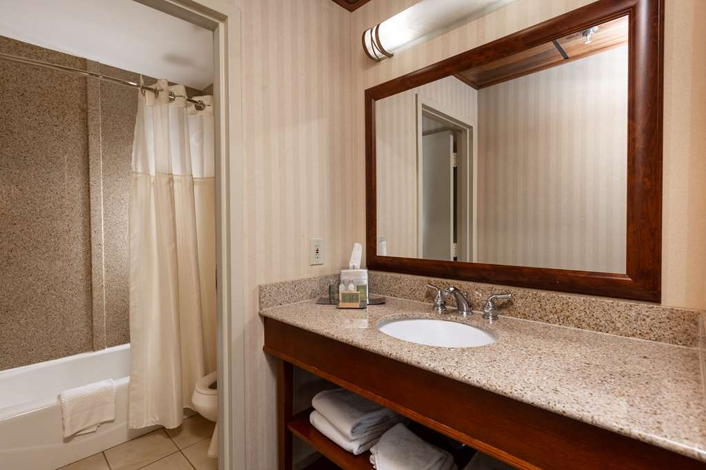 Inn at the Colonnade Baltimore - a DoubleTree by Hilton Room Type - 1 KG HEARING ACC NO SMOK