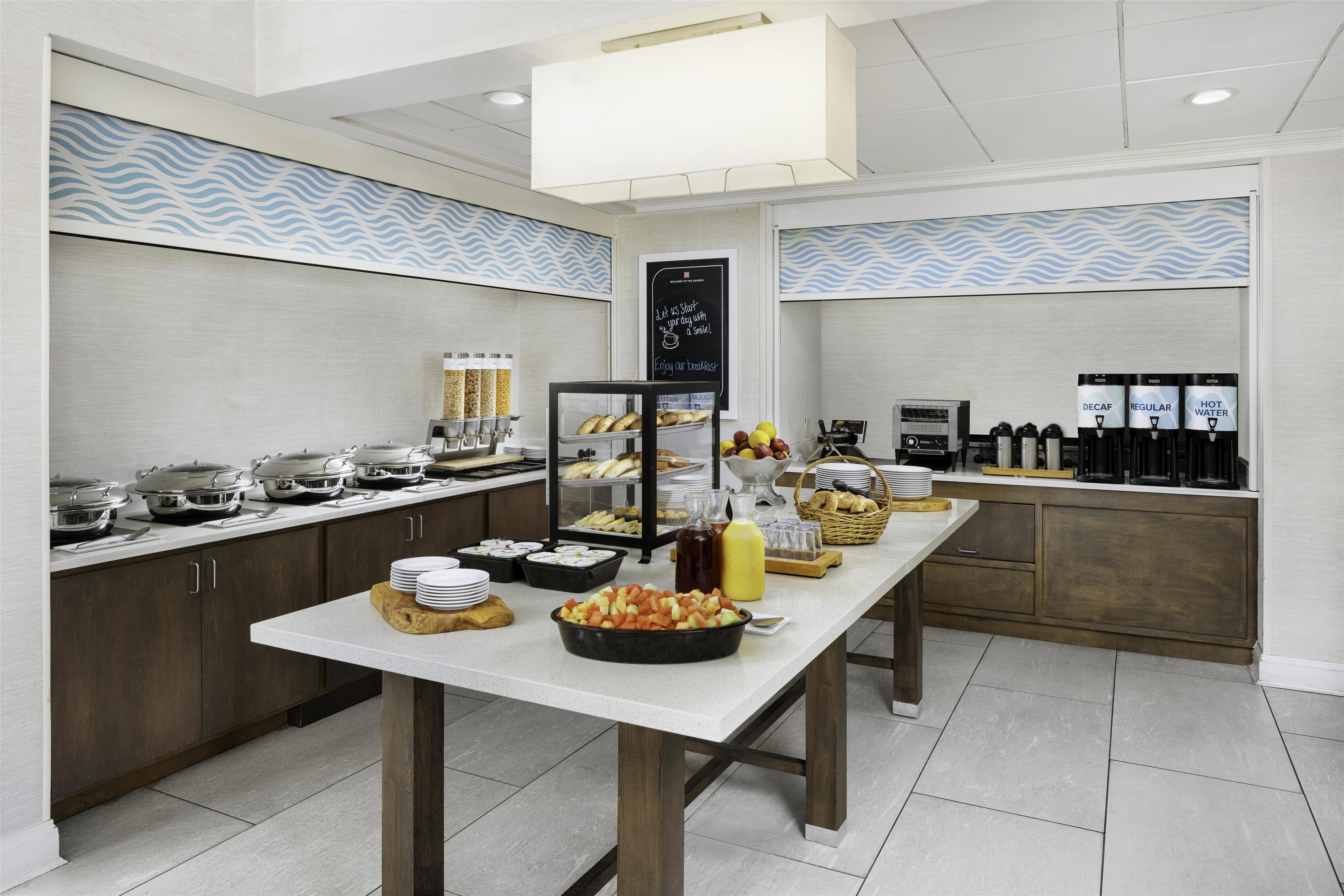Breakfast Area | Hilton Garden Inn Kent Island