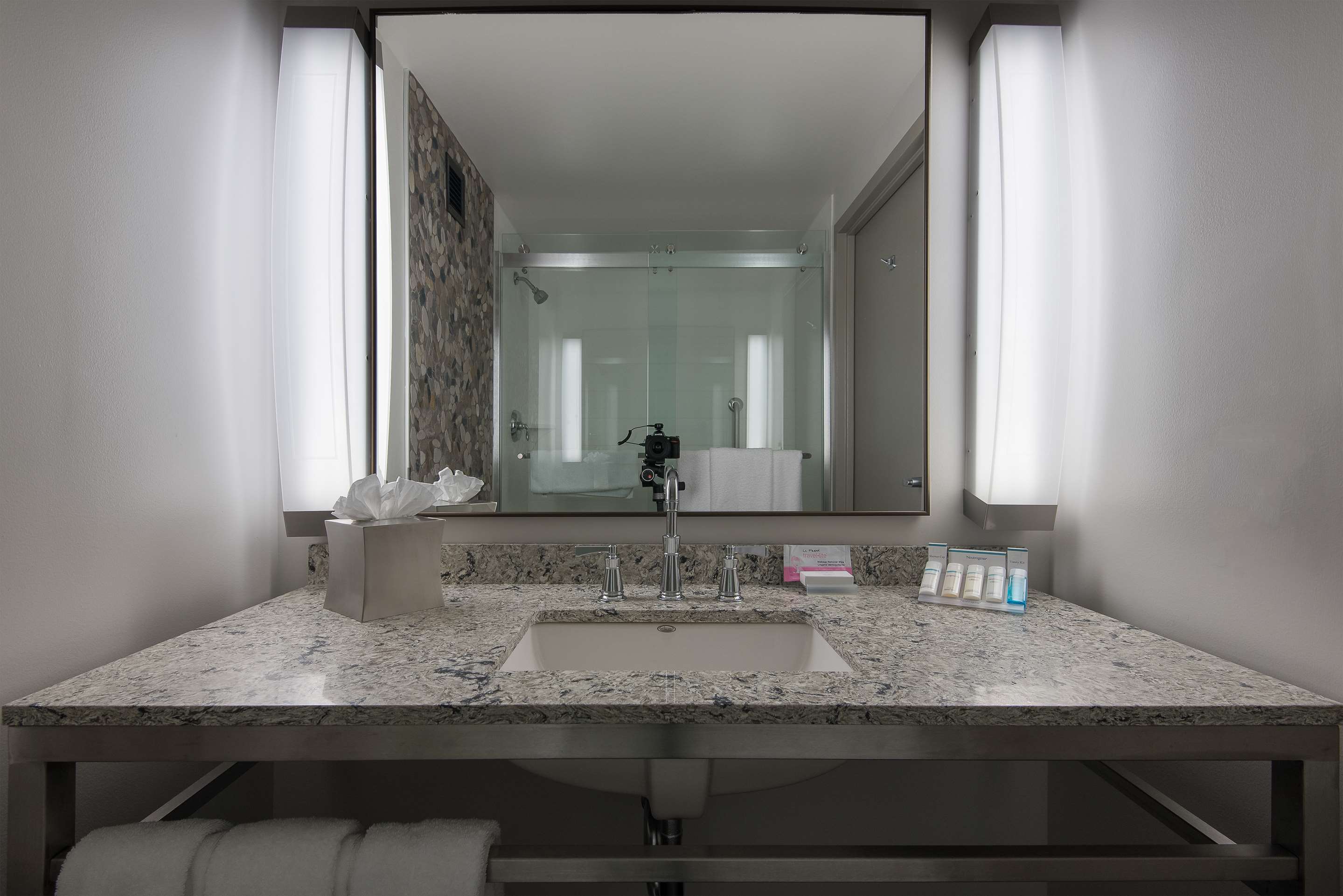 Guest room bath