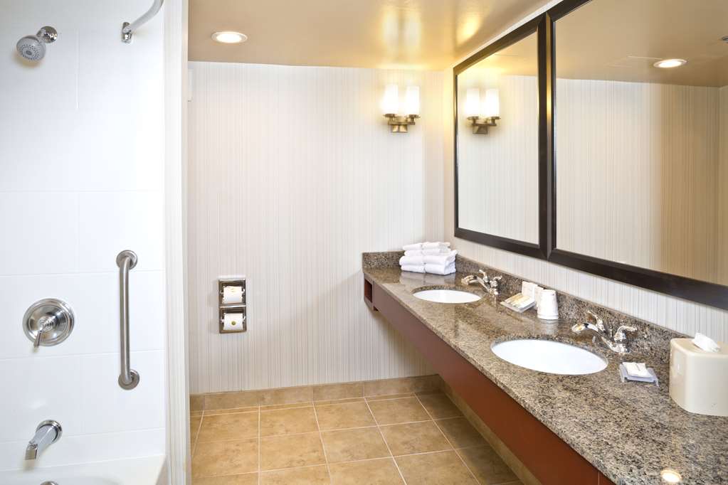 Hilton Garden Inn Baltimore/White Marsh Room Type - 2 DBL ACC RM ROLLIN SHWR