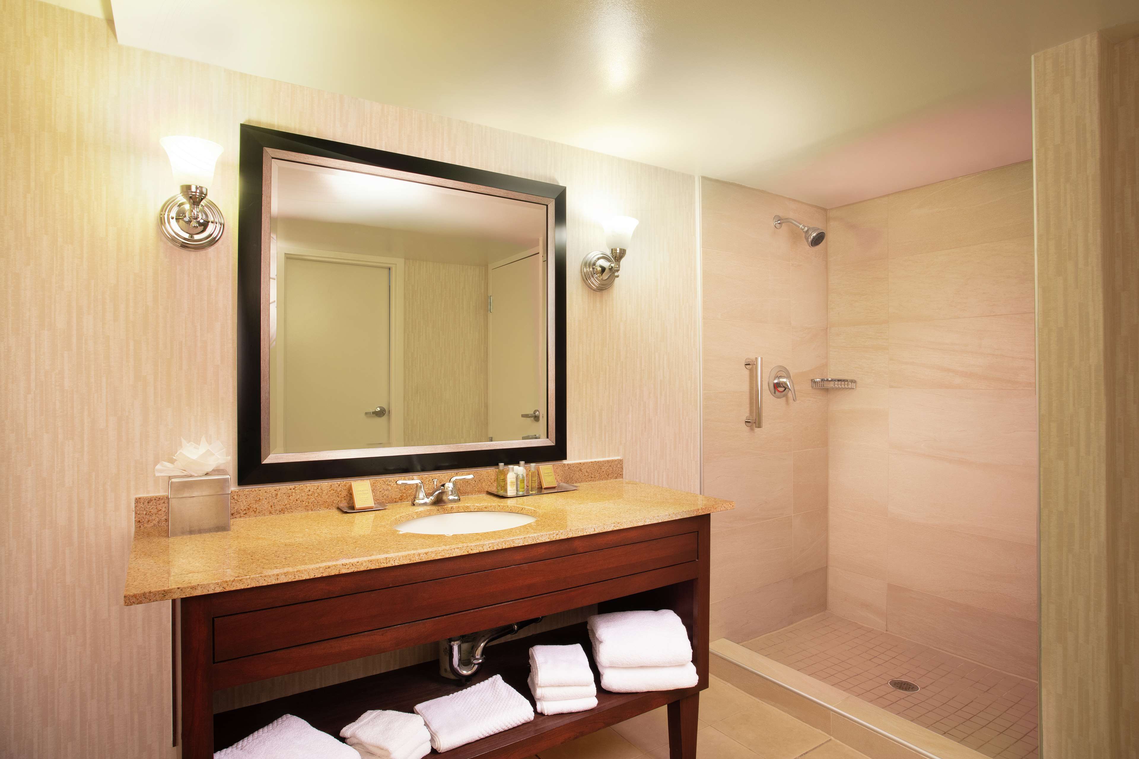 DoubleTree by Hilton Hotel Columbia Room Type - 2 QNS HEARING ACCESSIBLE