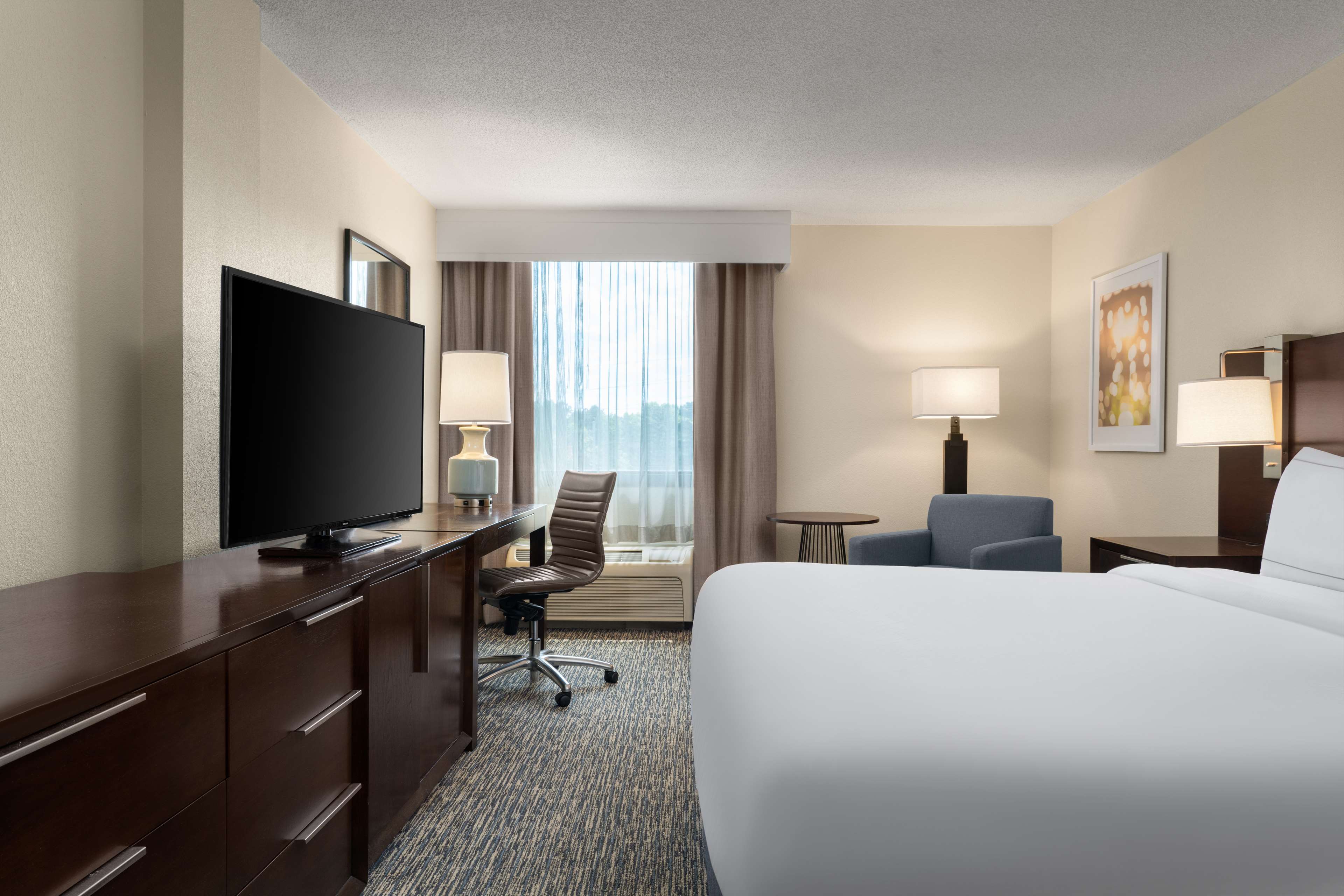 DoubleTree by Hilton Hotel Columbia Room Type - 1KING 2 ROOM SUITE NONSMOK