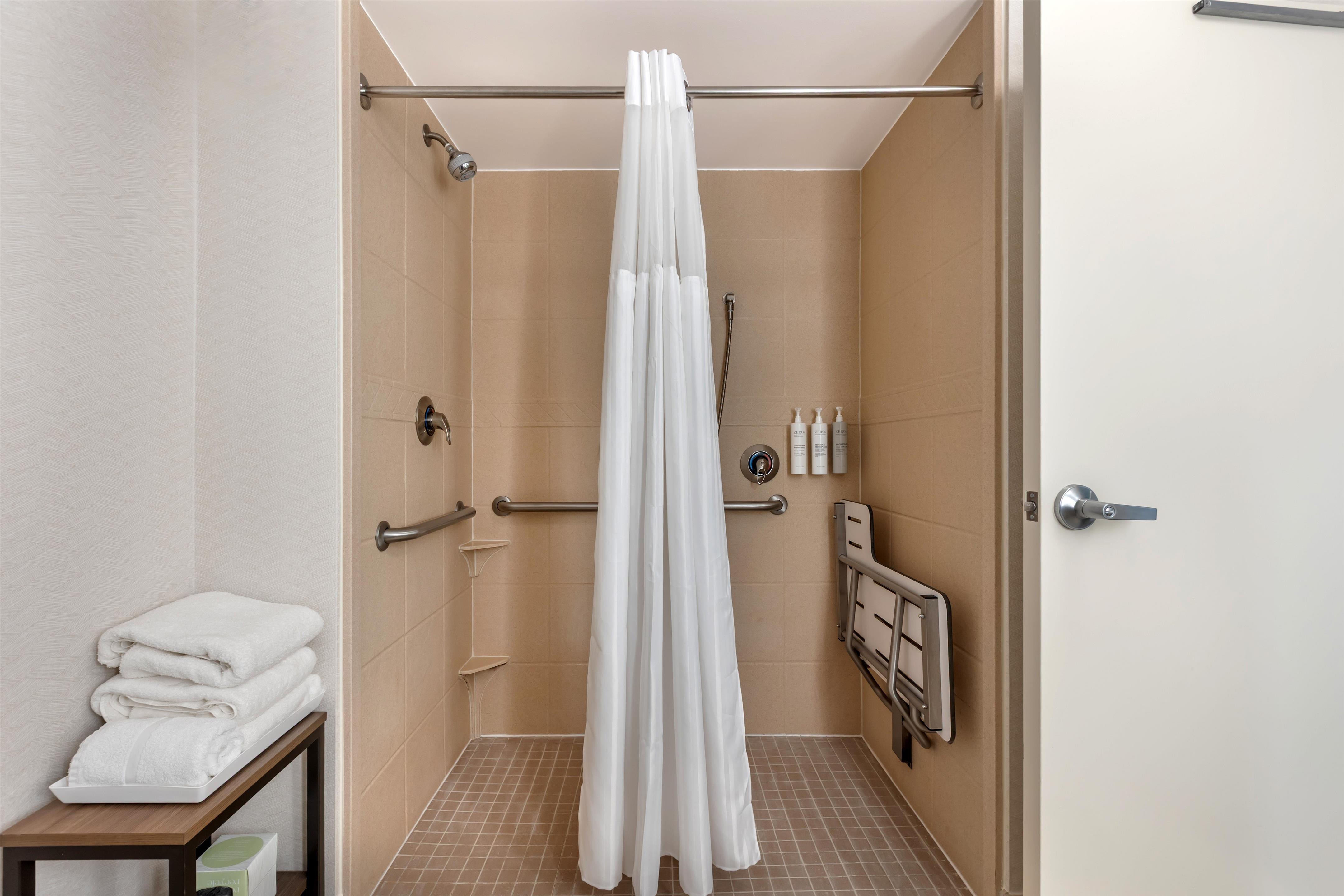 Guest room bath
