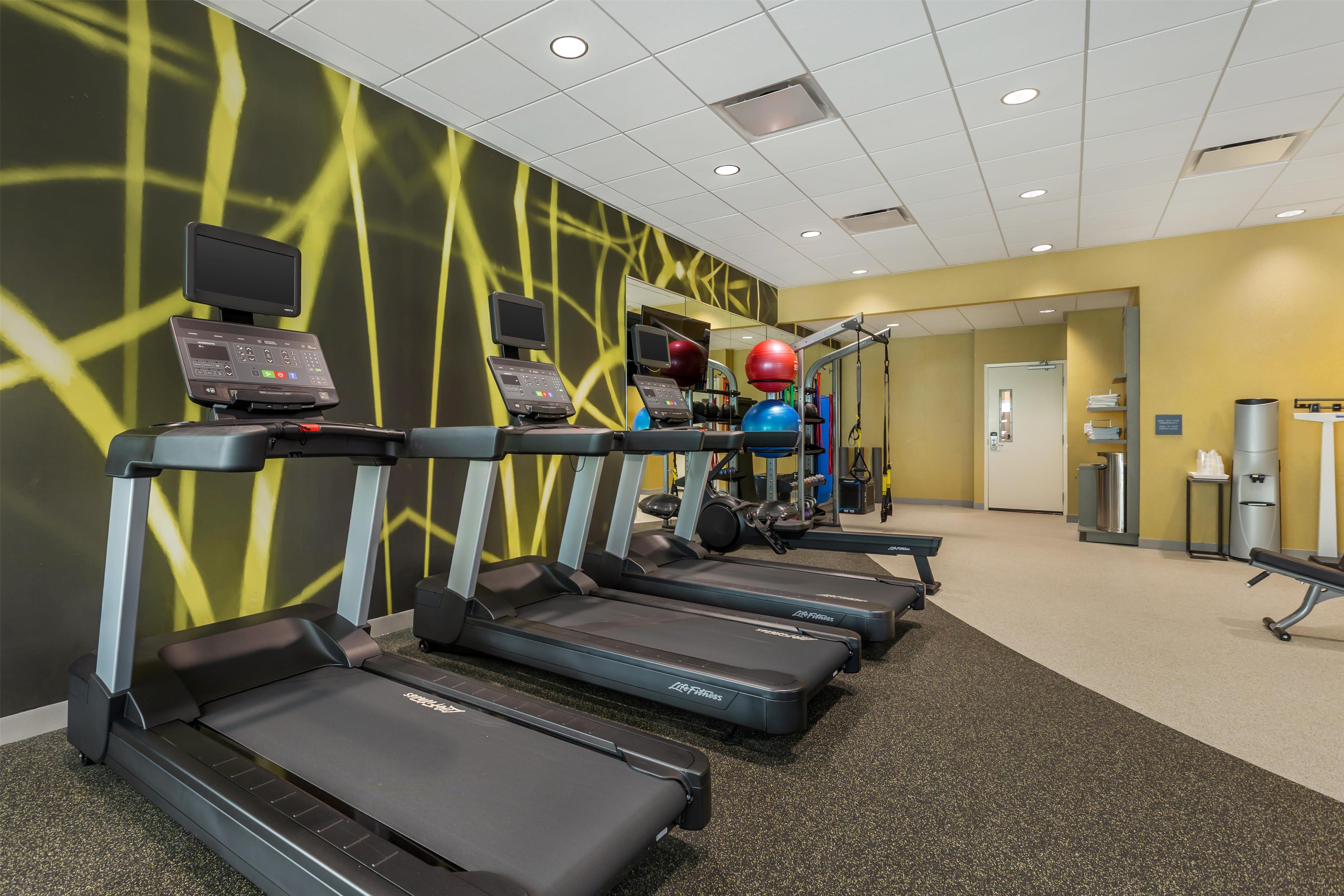 Health club fitness center gym | Hilton Garden Inn Columbia Northeast