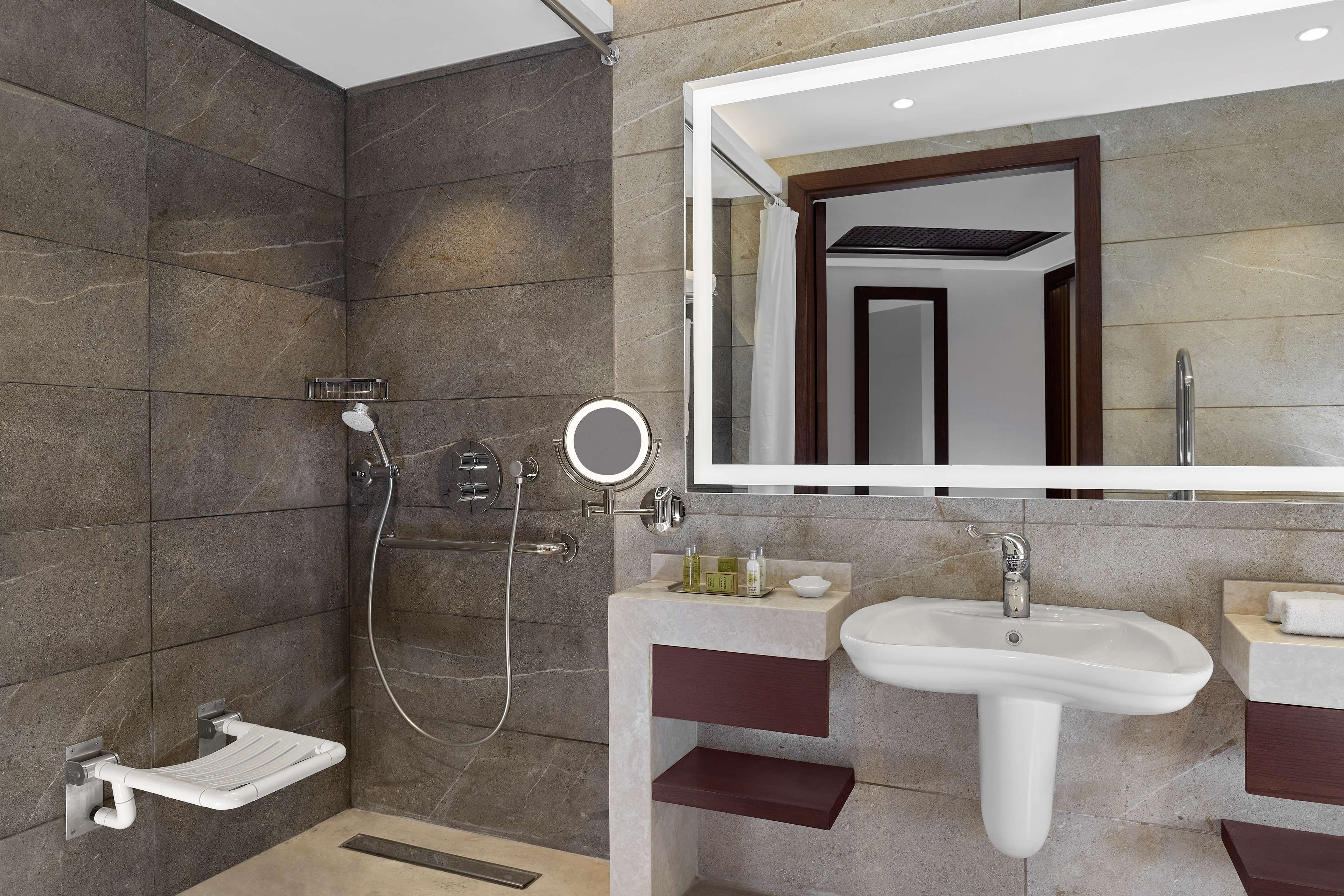 Ramses Hilton Room Type - TWIN ACCESSIBLE EXEC CITY