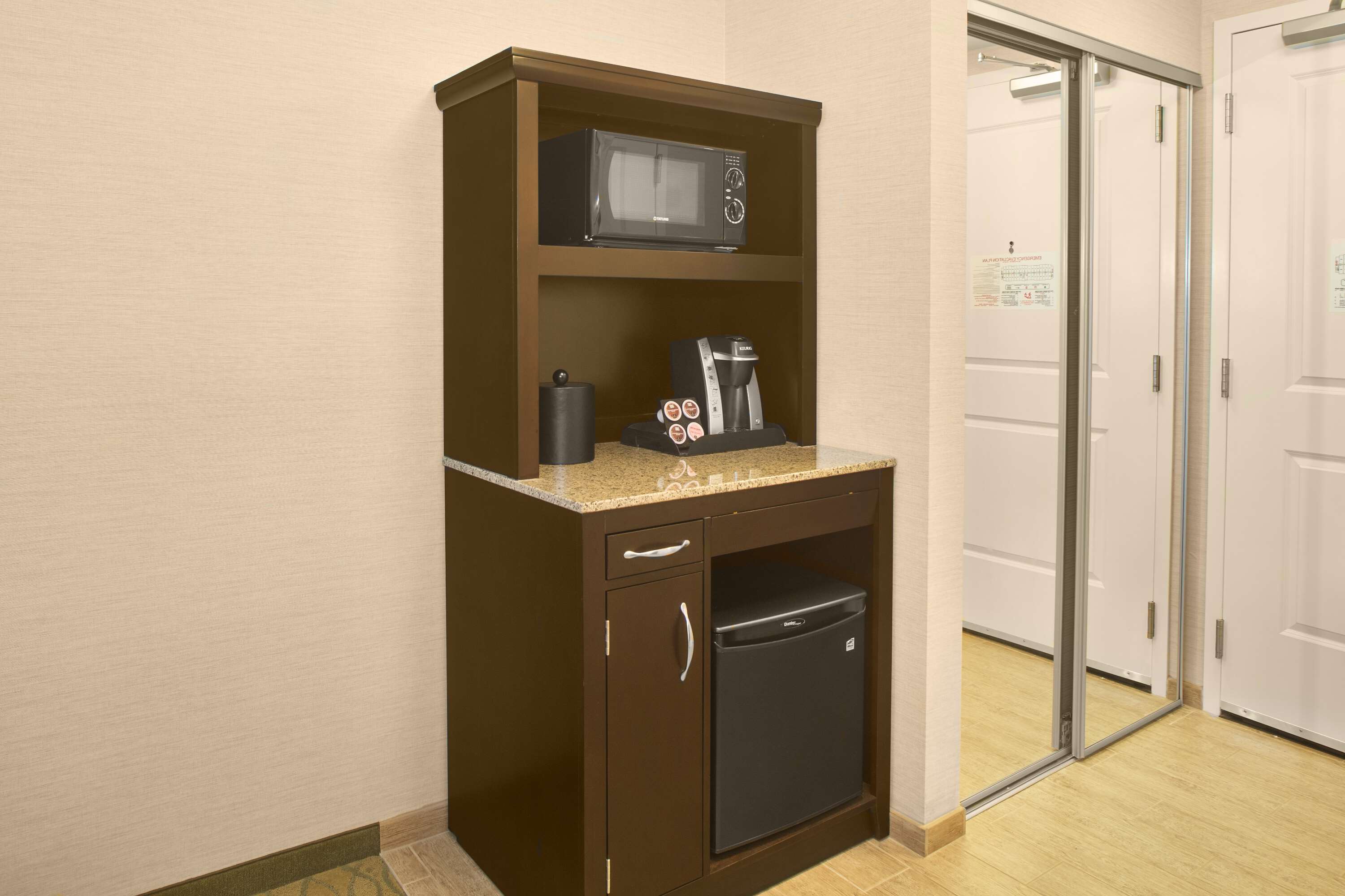 Hilton Garden Inn Akron Room Type - 1 KING BED-WALK IN SHOWER