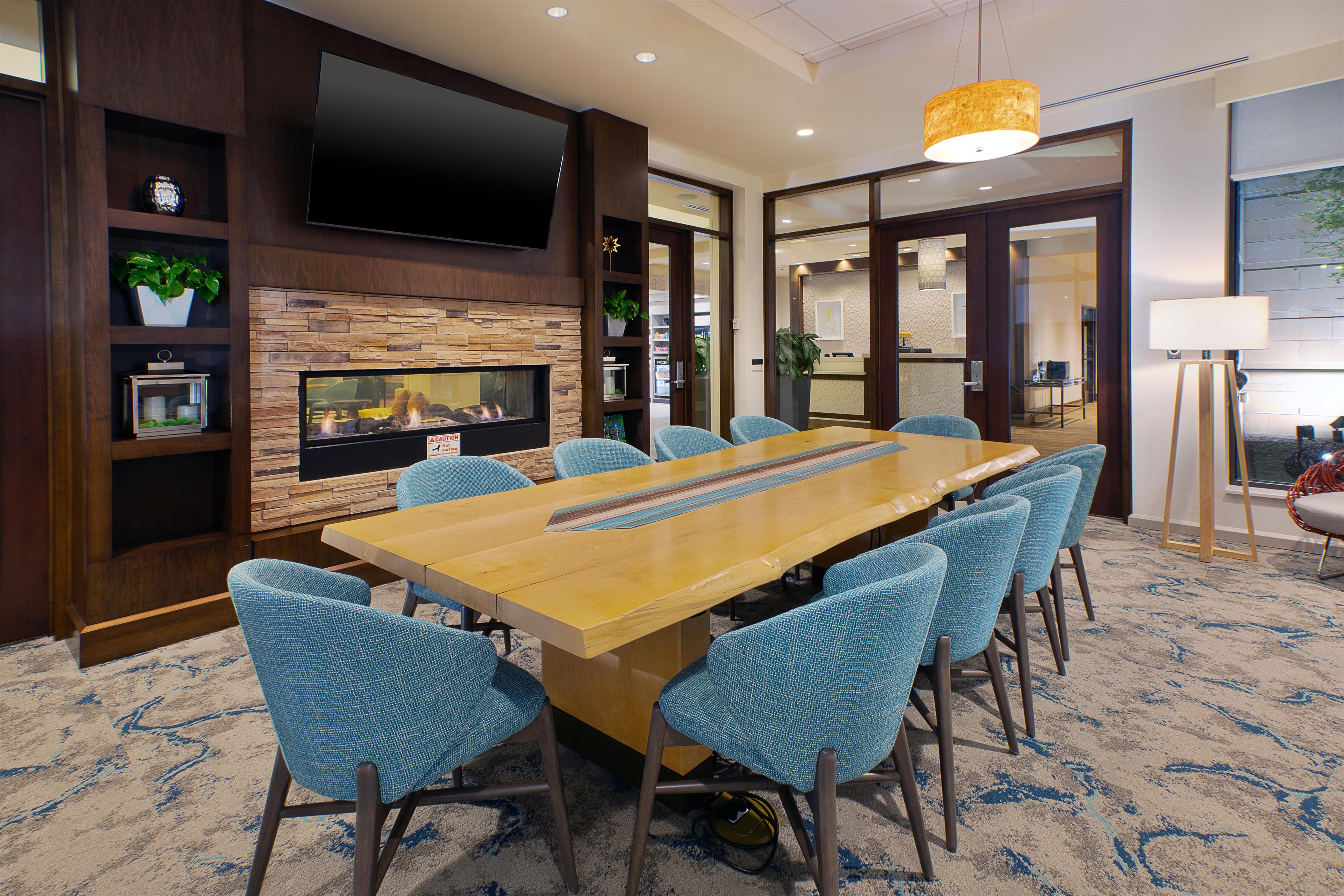Lobby | Hilton Garden Inn Akron
