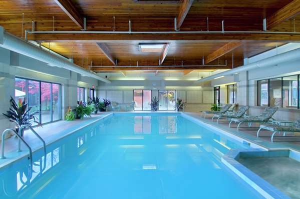 Pool - Hilton Hotel Fairlawn