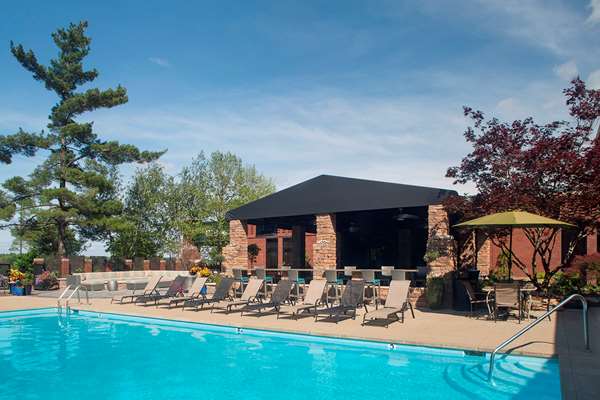 Pool - Hilton Hotel Fairlawn