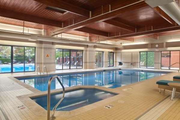 Pool - Hilton Hotel Fairlawn