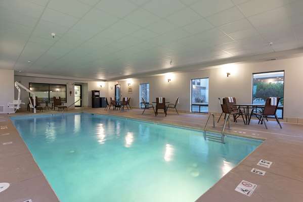 Pool - Hampton Inn Kent - I-76, Exit 33