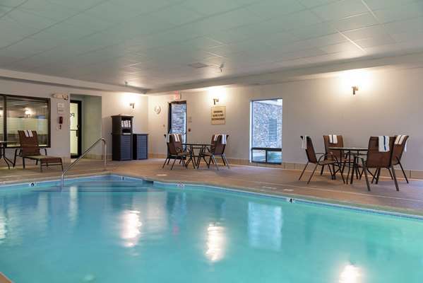 Pool - Hampton Inn Kent - I-76, Exit 33
