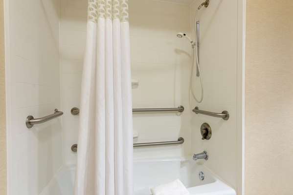  - Hampton Inn Kent - I-76, Exit 33