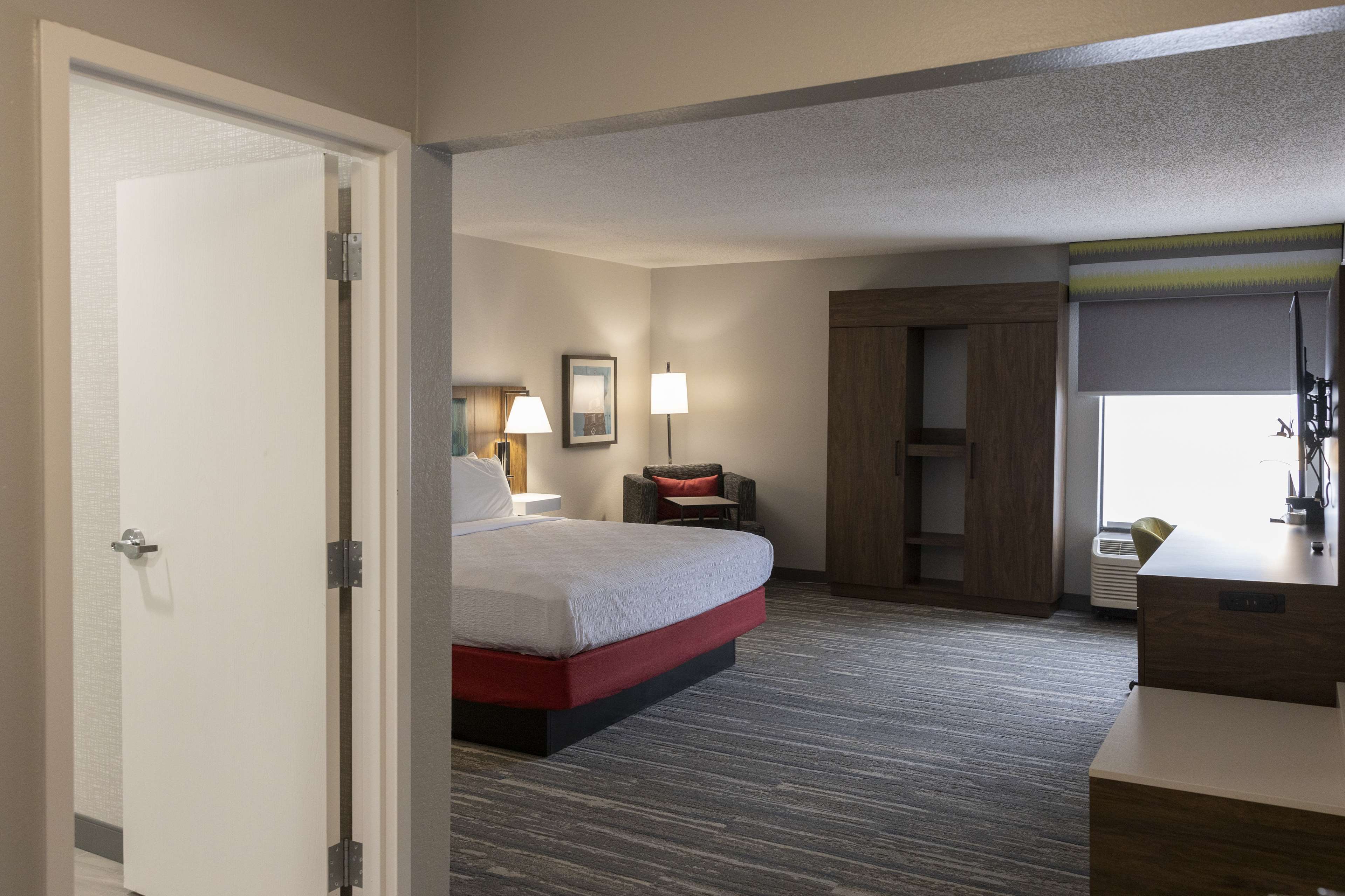 Hampton Inn Akron/Kent Area - Tap to explore photos