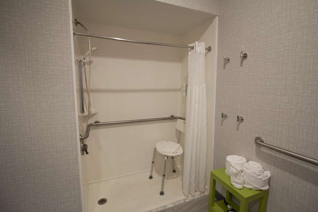 Hampton Inn Akron/Kent Area-guestroom-Guest Room,Bathroom,On-Site.jpg