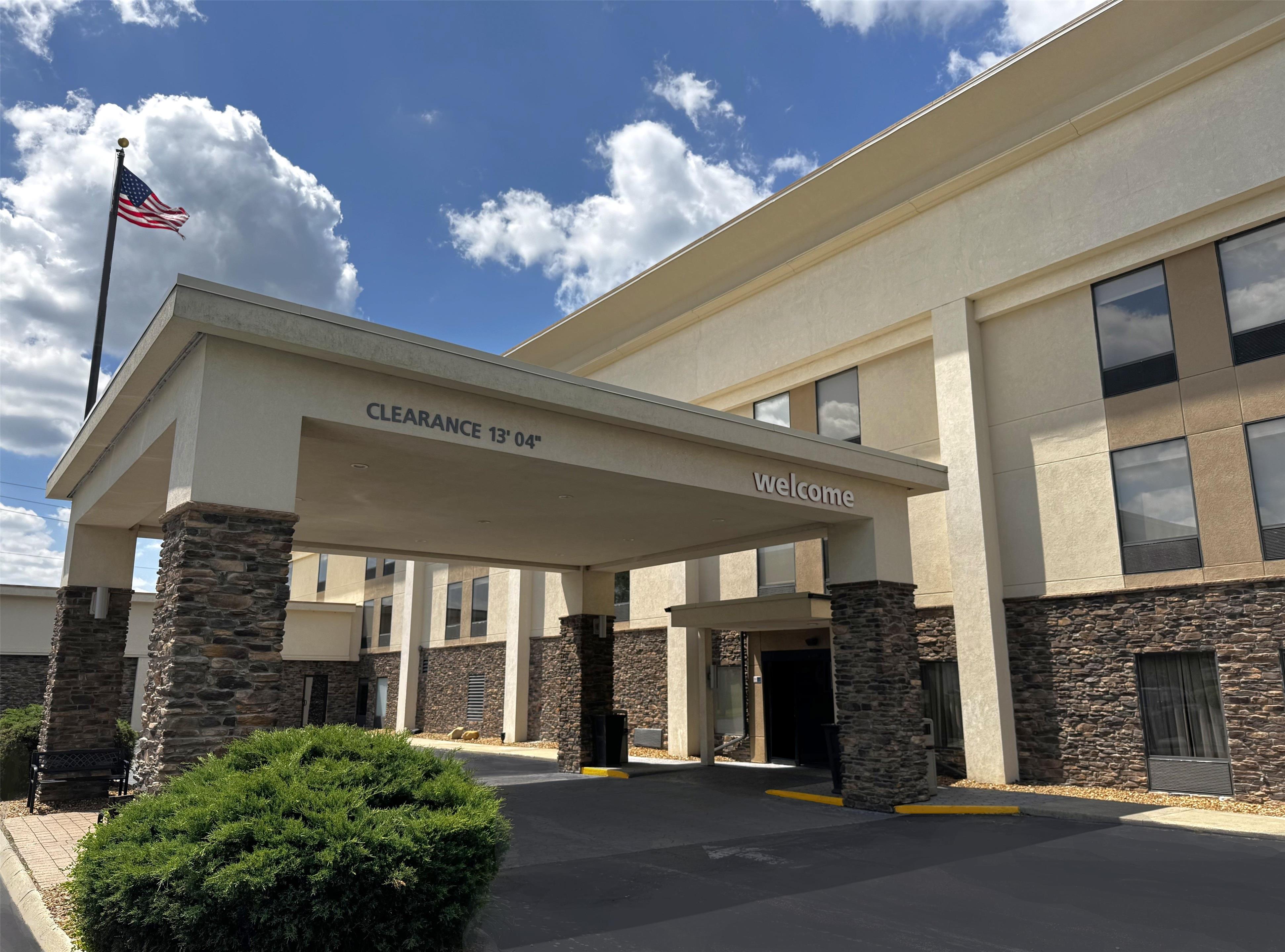 Exterior | Hampton Inn Kent/Akron Area